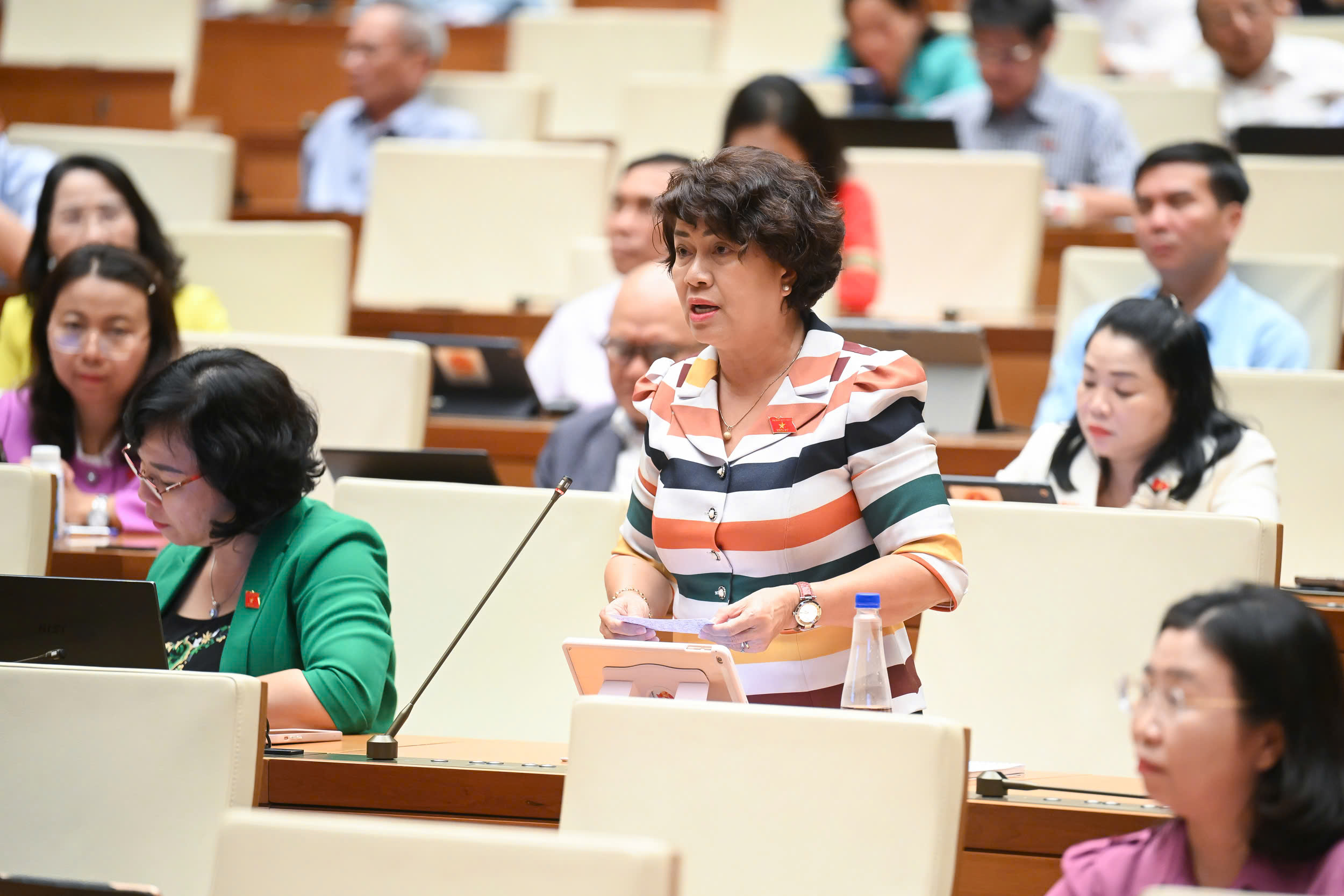 Bộ trưởng GD&ĐT: "Không phải cứ có thời gian là lôi nhau ra dạy thêm, học thêm"- Ảnh 1. Bộ trưởng GD&ĐT: "Không phải cứ có thời gian là lôi nhau ra dạy thêm, học thêm"- Ảnh 1.