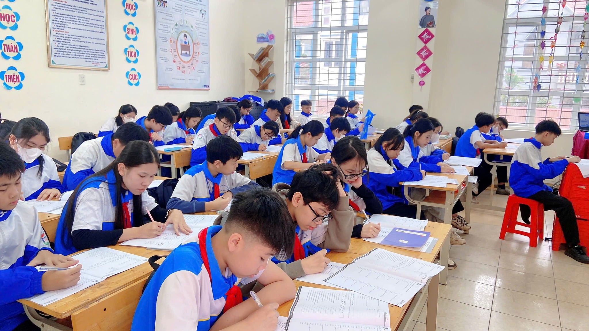 Tiếng Anh thành ngôn ngữ thứ hai trong trường: Cần lộ trình lâu dài, triển khai đồng bộ- Ảnh 1. Tiếng Anh thành ngôn ngữ thứ hai trong trường: Cần lộ trình lâu dài, triển khai đồng bộ- Ảnh 1.