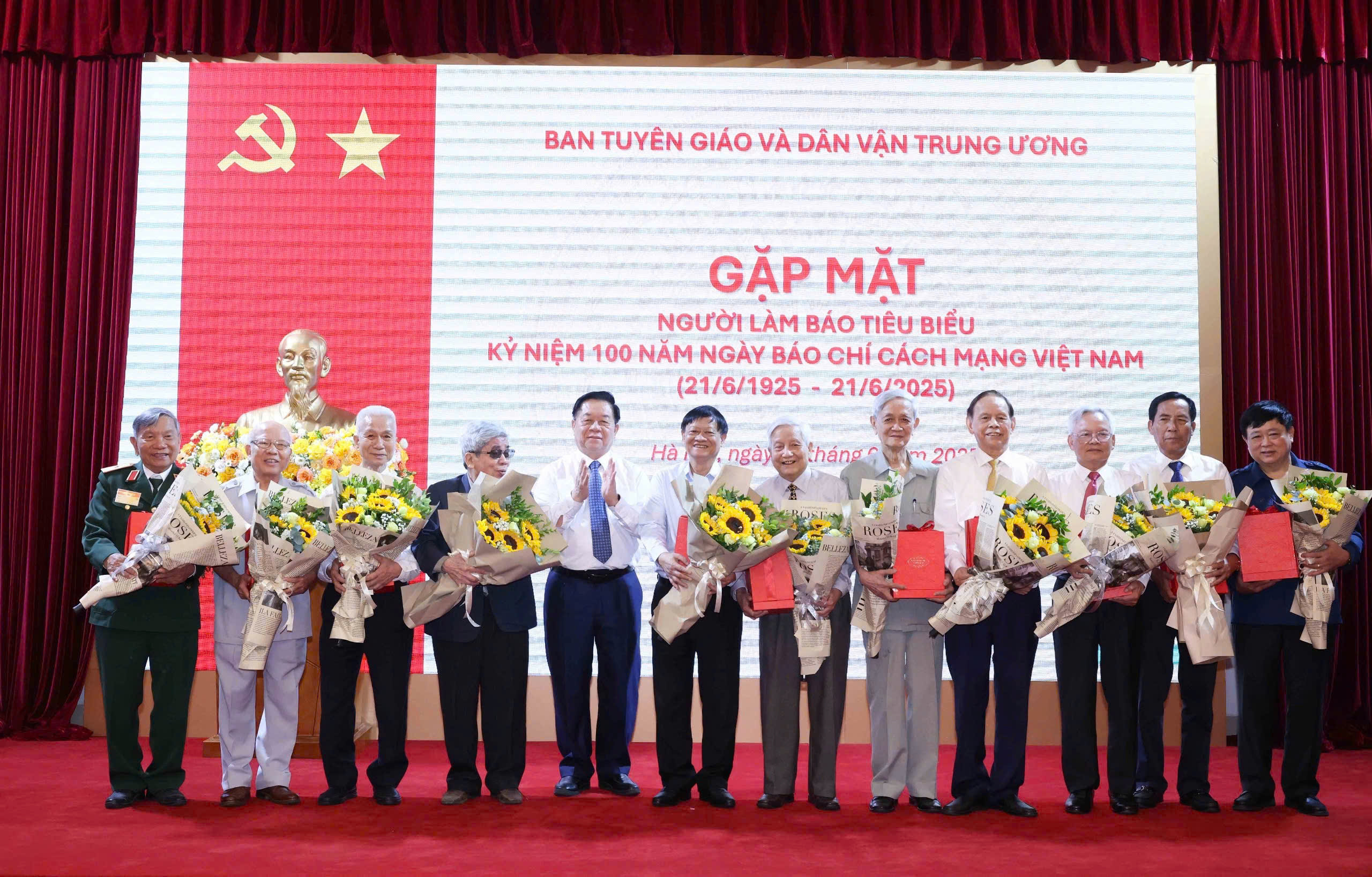Báo chí là lực lượng kiến tạo thúc đẩy thực thi "bộ tứ trụ cột"- Ảnh 1. Báo chí là lực lượng kiến tạo thúc đẩy thực thi "bộ tứ trụ cột"- Ảnh 1.