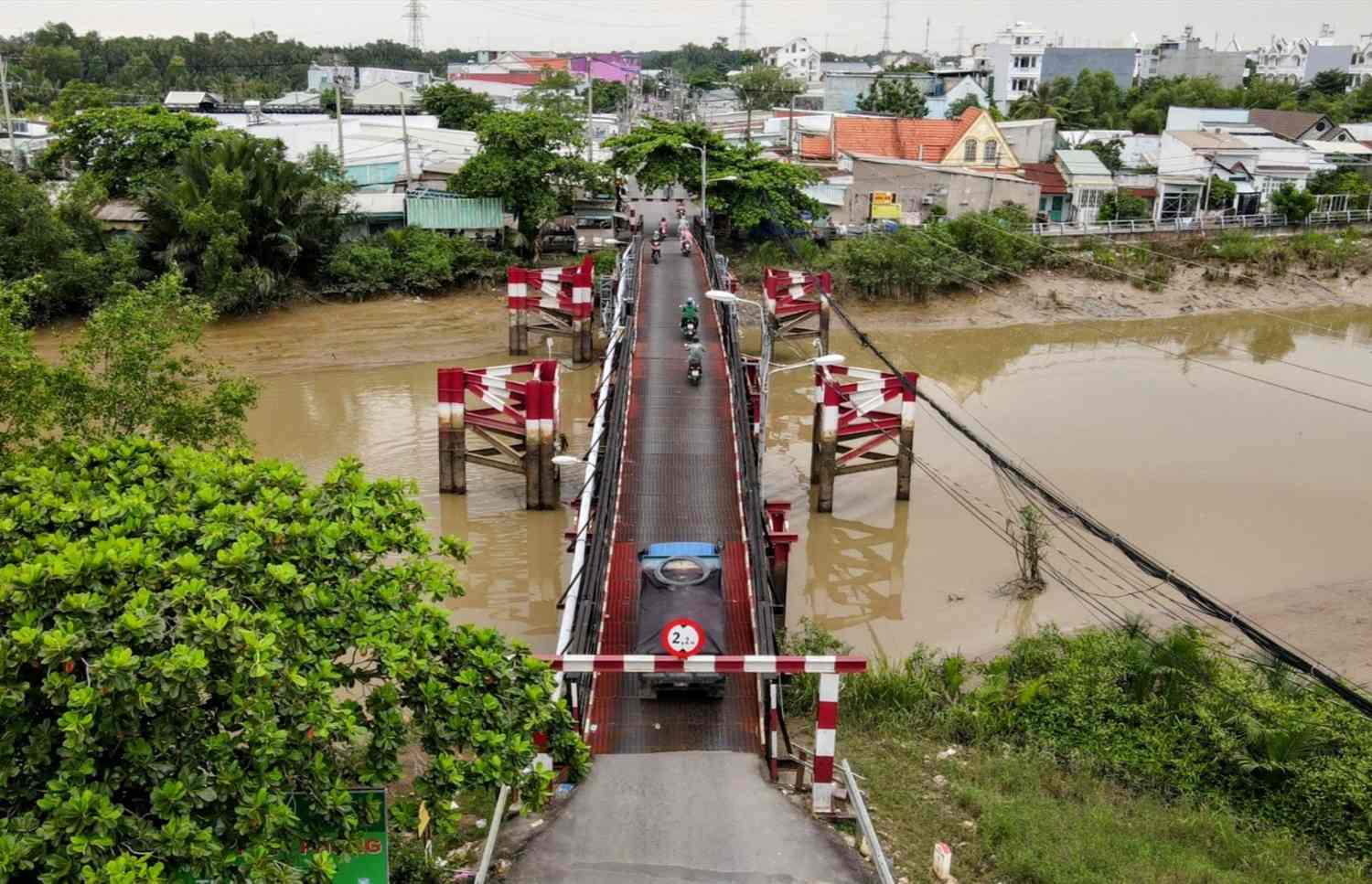 "Cầu sắt già" Rạch Tôm sắp được thay mới, giải cứu kẹt xe khu Nam TP.HCM- Ảnh 1. "Cầu sắt già" Rạch Tôm sắp được thay mới, giải cứu kẹt xe khu Nam TP.HCM- Ảnh 1.