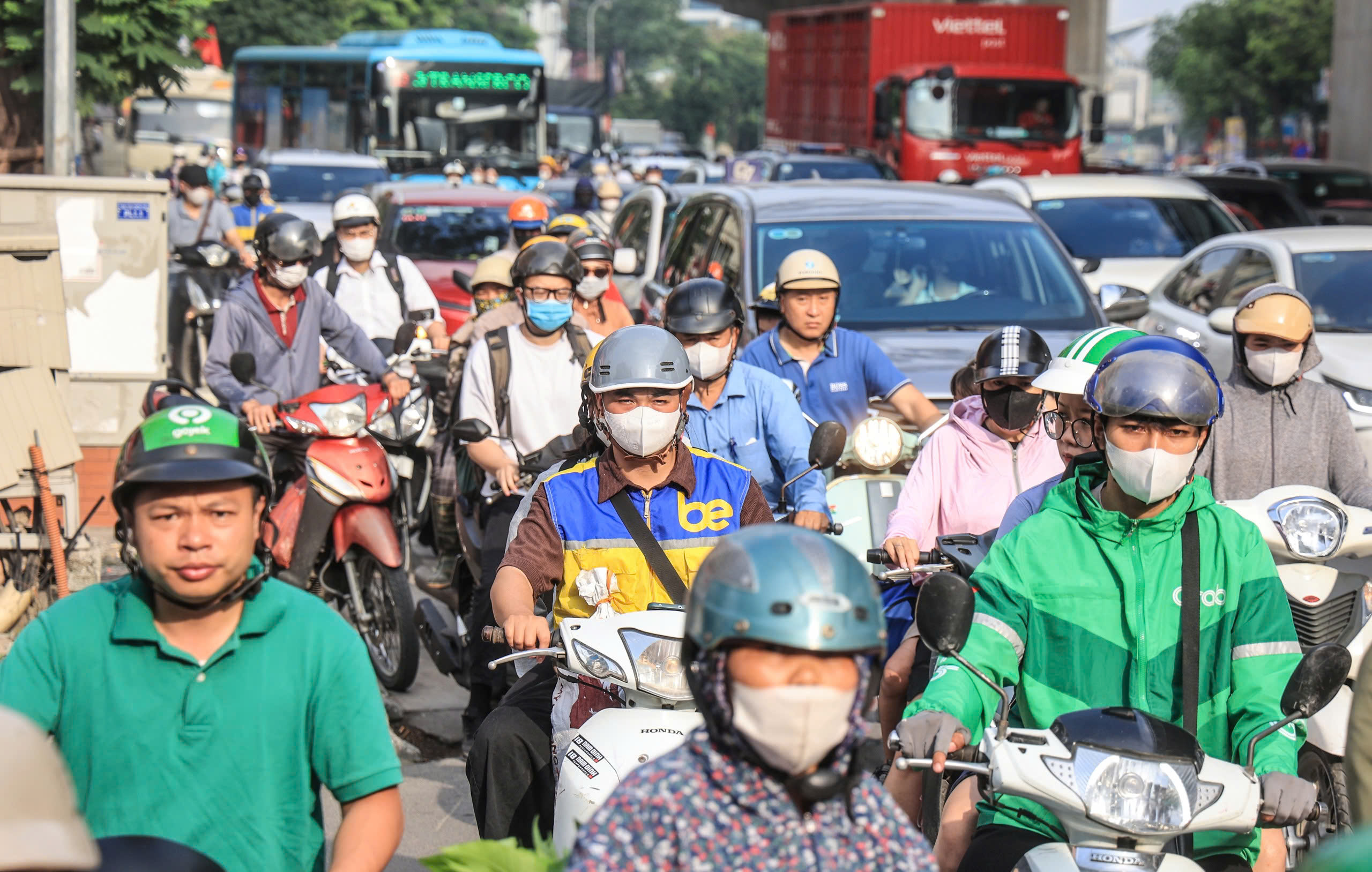 Hà Nội: Xe ôm sẽ không phải đeo thẻ hành nghề- Ảnh 2. Hà Nội: Xe ôm sẽ không phải đeo thẻ hành nghề- Ảnh 2.