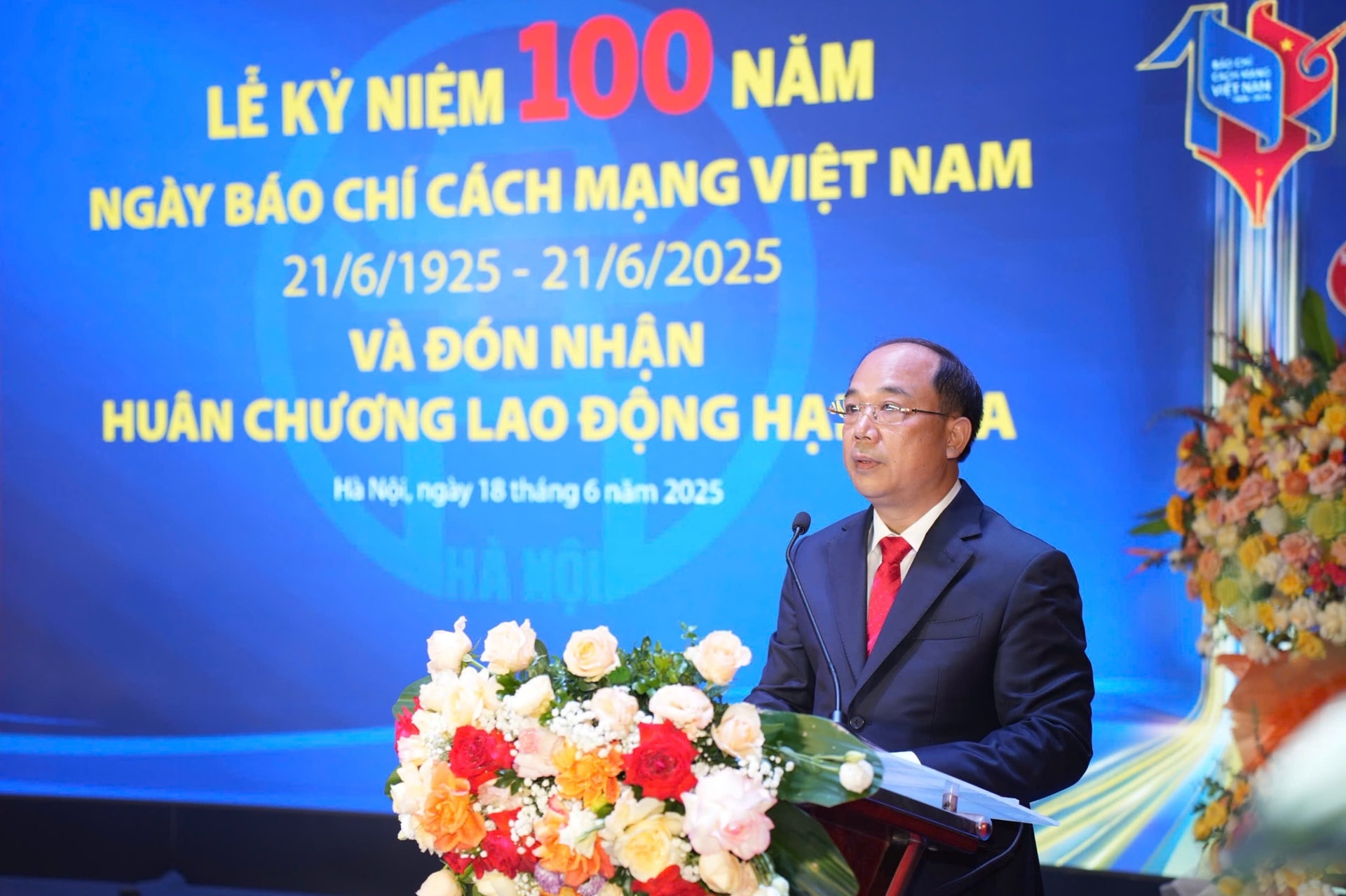 Tổng Biên tập Báo Tuổi trẻ Thủ đô Nguyễn Mạnh Hưng phát biểu. Ảnh: TTTĐ Tổng Biên tập Báo Tuổi trẻ Thủ đô Nguyễn Mạnh Hưng phát biểu. Ảnh: TTTĐ