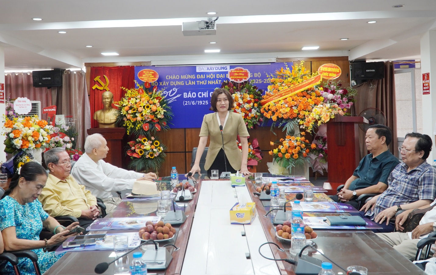 Báo Xây dựng tri ân các thế hệ làm báo nhân 100 năm Ngày Báo chí Cách mạng Việt Nam- Ảnh 1. Báo Xây dựng tri ân các thế hệ làm báo nhân 100 năm Ngày Báo chí Cách mạng Việt Nam- Ảnh 1.
