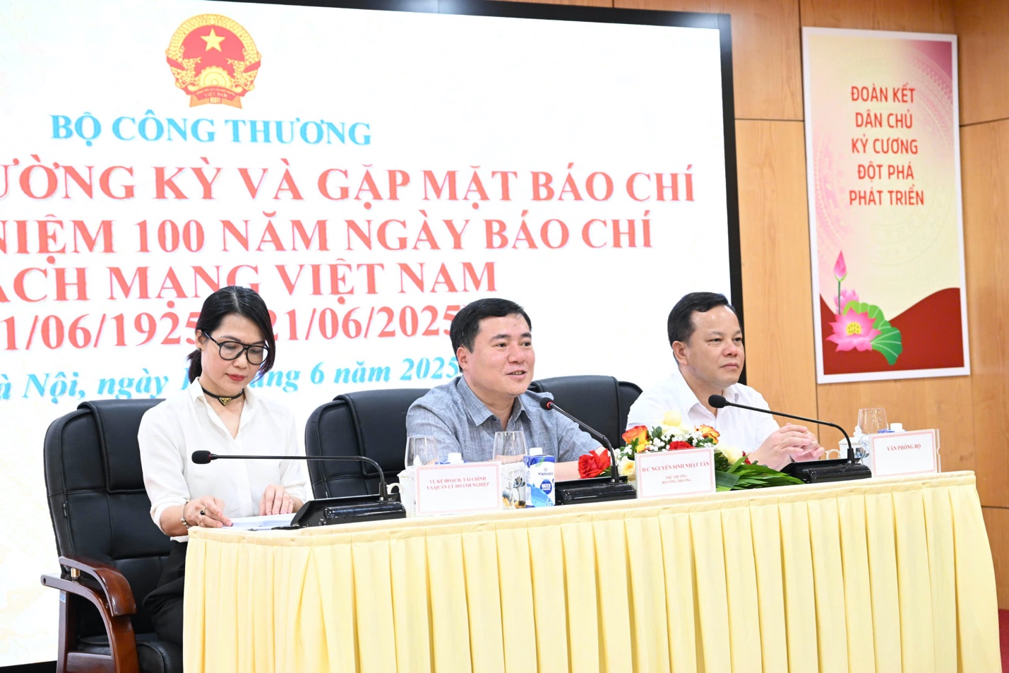 Hơn 5.500 cửa hàng đóng cửa đồng loạt: Bộ Công thương nói gì?- Ảnh 1. Hơn 5.500 cửa hàng đóng cửa đồng loạt: Bộ Công thương nói gì?- Ảnh 1.