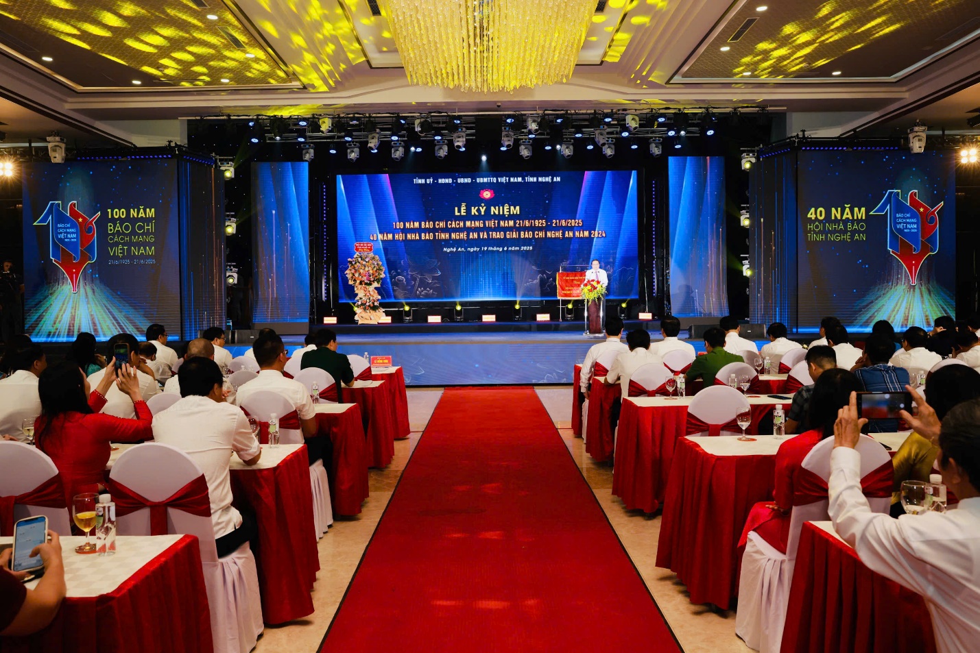 Đội ngũ những người làm báo Nghệ An nêu cao “tâm trong - trí sáng - bút sắc”- Ảnh 1. Đội ngũ những người làm báo Nghệ An nêu cao “tâm trong - trí sáng - bút sắc”- Ảnh 1.