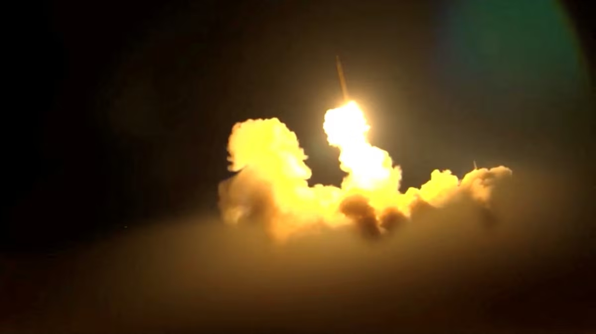 Israel nói Iran mất khả năng tấn công dồn dập, Tehran đáp trả bằng loạt tên lửa Sejjil- Ảnh 1. Israel nói Iran mất khả năng tấn công dồn dập, Tehran đáp trả bằng loạt tên lửa Sejjil- Ảnh 1.