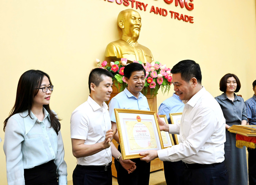 Bộ trưởng Bộ Công thương mong muốn báo chí luôn đồng hành- Ảnh 6. Bộ trưởng Bộ Công thương mong muốn báo chí luôn đồng hành- Ảnh 6.