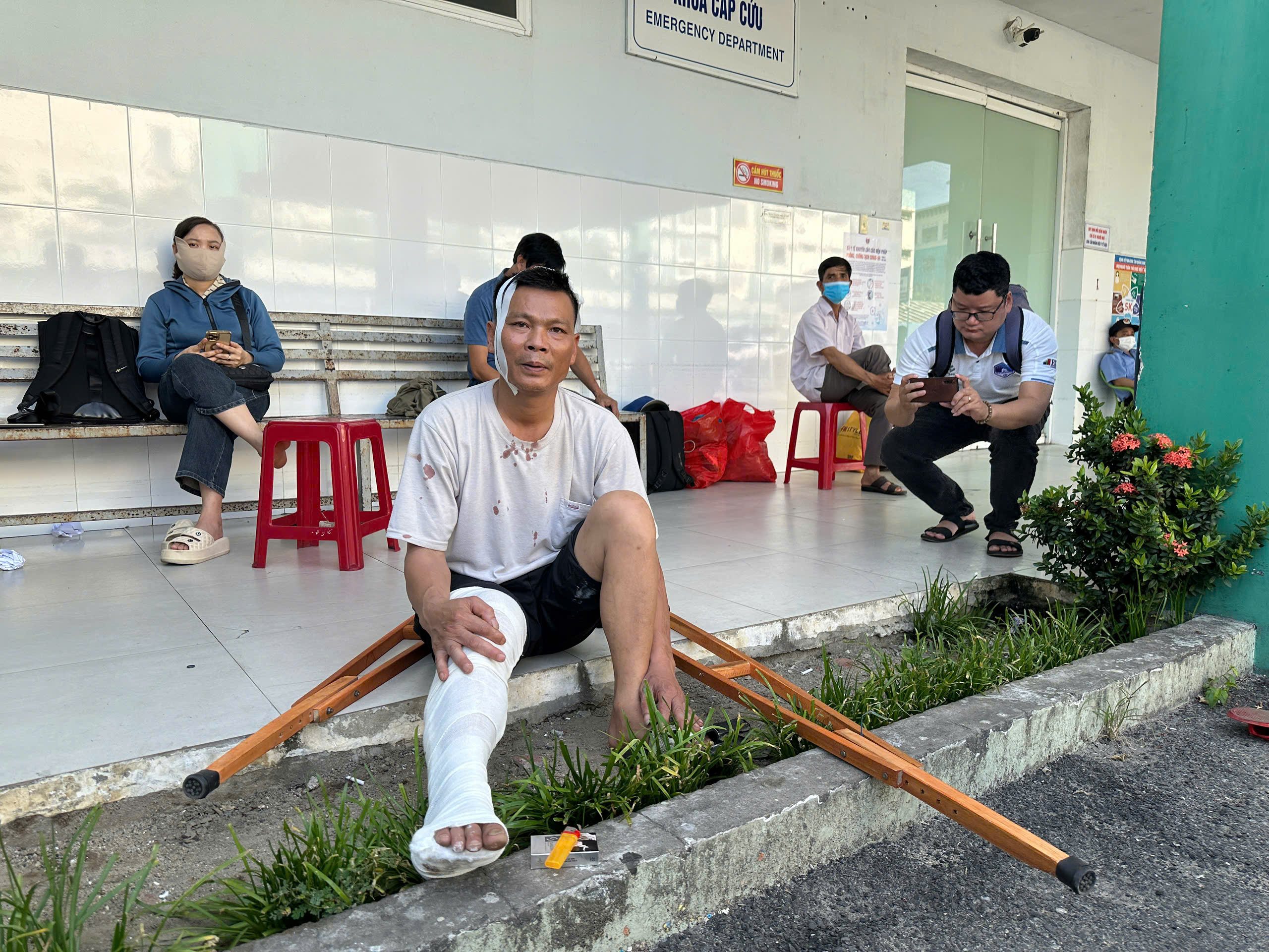 Nạn nhân vụ tai nạn trên cao tốc Đà Nẵng - Quảng Ngãi bàng hoàng kể lại phút sinh tử - Ảnh 1. Nạn nhân vụ tai nạn trên cao tốc Đà Nẵng - Quảng Ngãi bàng hoàng kể lại phút sinh tử - Ảnh 1.