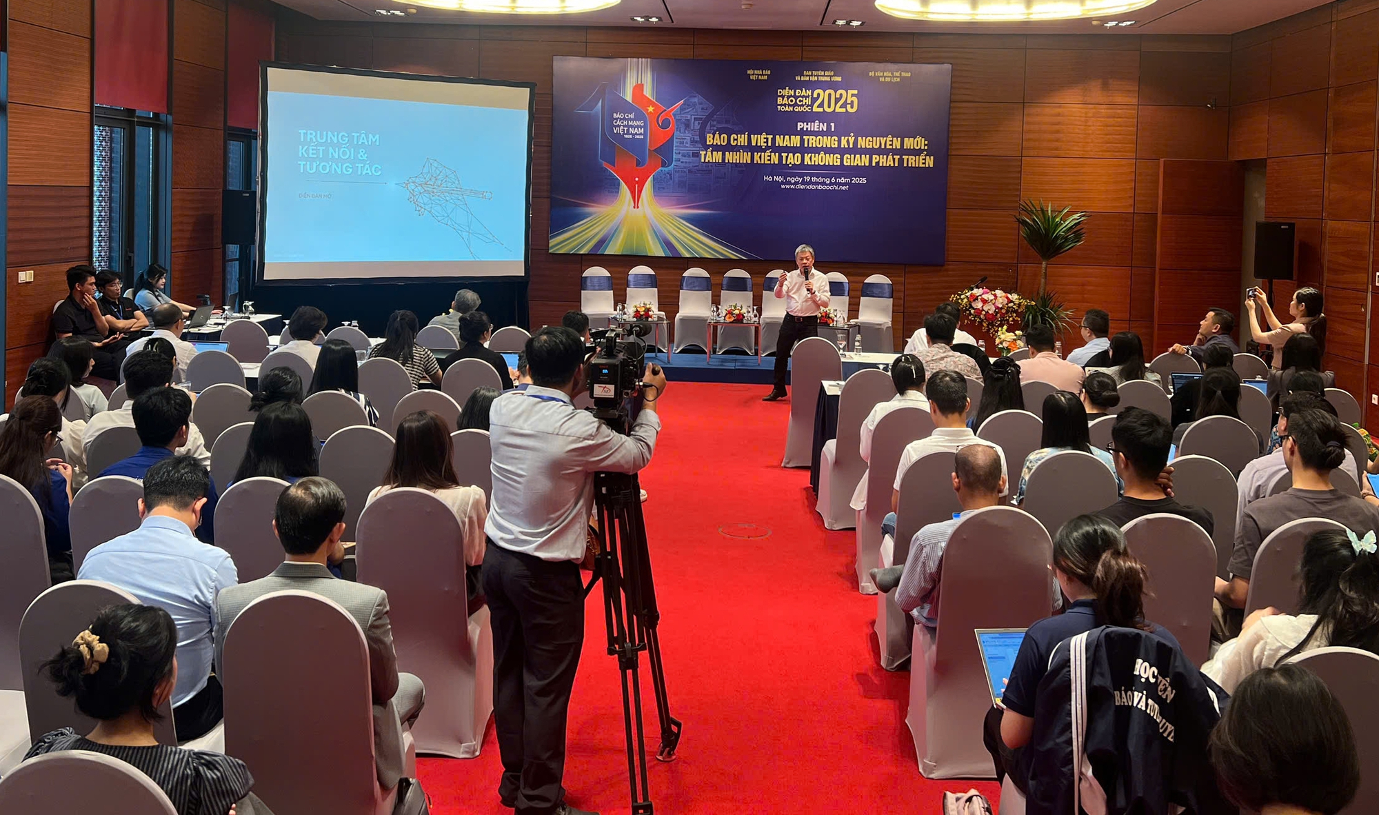 Tư duy kiến tạo - Bản lĩnh lãnh đạo - Khát vọng chinh phục Gen Z- Ảnh 1. Tư duy kiến tạo - Bản lĩnh lãnh đạo - Khát vọng chinh phục Gen Z- Ảnh 1.