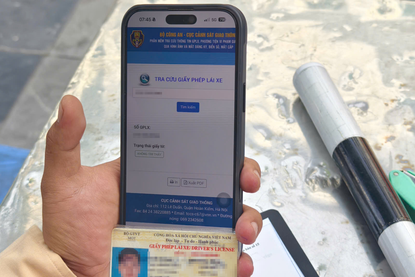 Hà Nội: CSGT lập chốt 1 giờ, phạt hơn 100 triệu đồng với hàng chục xe máy vi phạm- Ảnh 9. Hà Nội: CSGT lập chốt 1 giờ, phạt hơn 100 triệu đồng với hàng chục xe máy vi phạm- Ảnh 9.