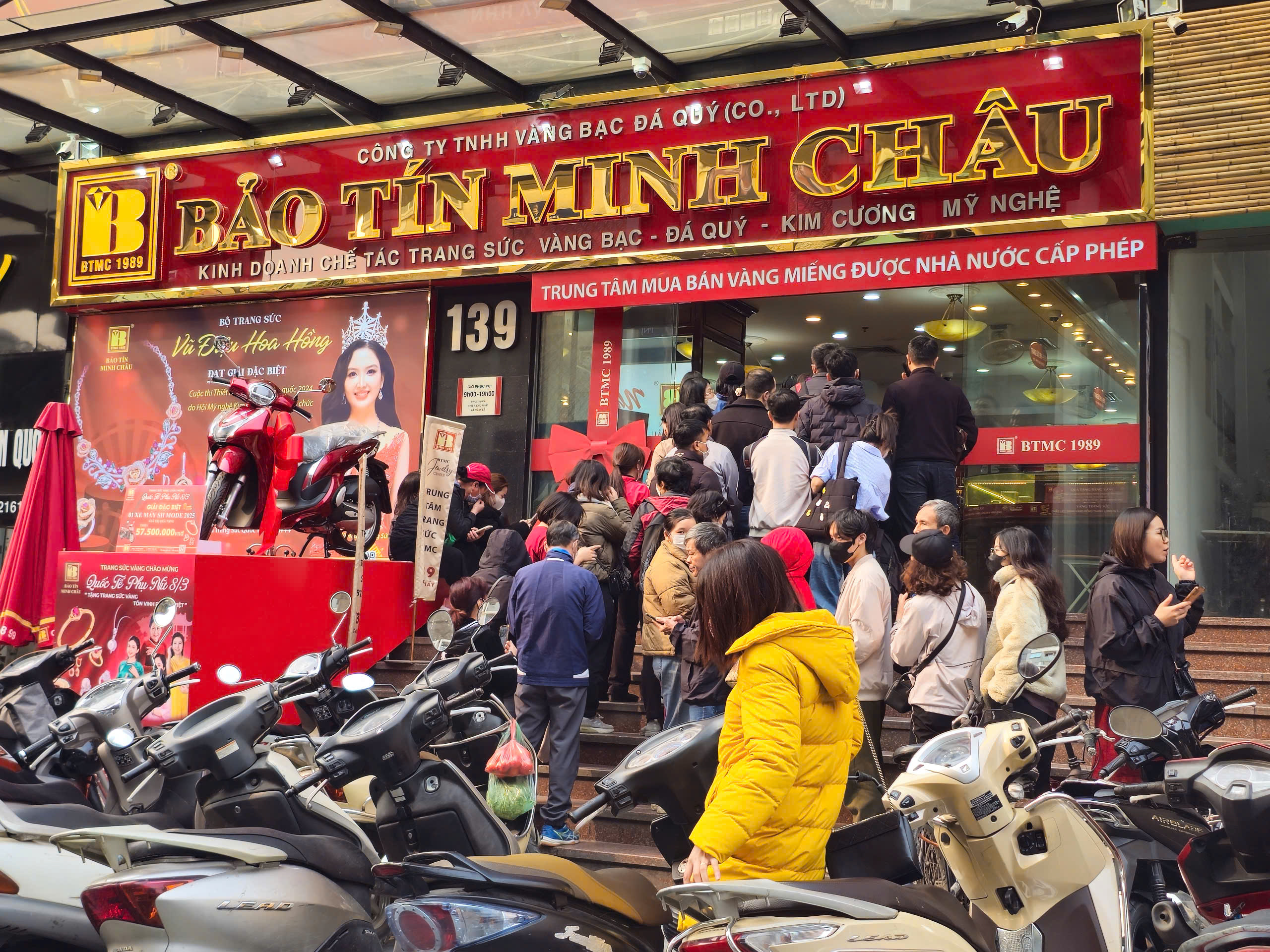 Trái chiều thế giới, vàng miếng SJC đồng loạt giảm sâu- Ảnh 1. Trái chiều thế giới, vàng miếng SJC đồng loạt giảm sâu- Ảnh 1.