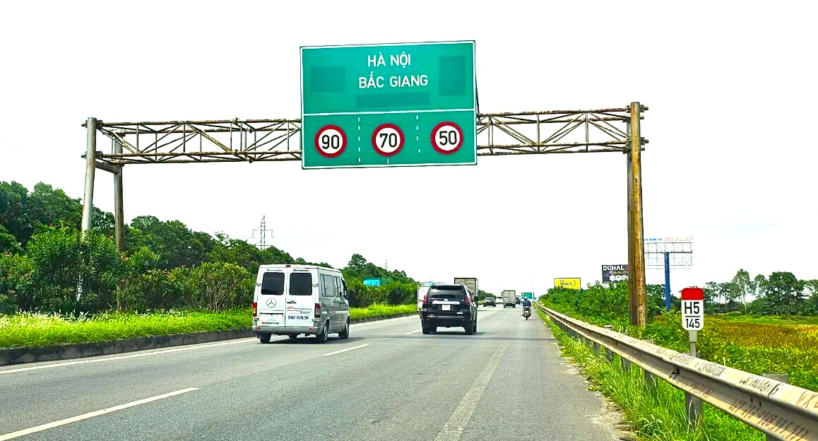 Bộ Xây dựng phản hồi đề xuất mở rộng cao tốc Hà Nội - Bắc Giang lên 8 làn xe- Ảnh 1. Bộ Xây dựng phản hồi đề xuất mở rộng cao tốc Hà Nội - Bắc Giang lên 8 làn xe- Ảnh 1.