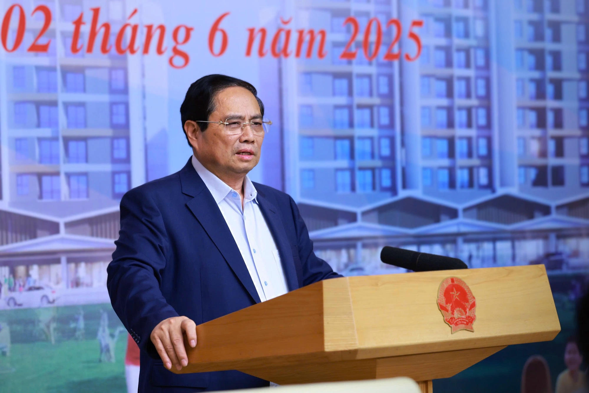 Thủ tục làm nhà ở xã hội giảm ít nhất 350 ngày, phải bắt tay ngay vào việc- Ảnh 1. Thủ tục làm nhà ở xã hội giảm ít nhất 350 ngày, phải bắt tay ngay vào việc- Ảnh 1.