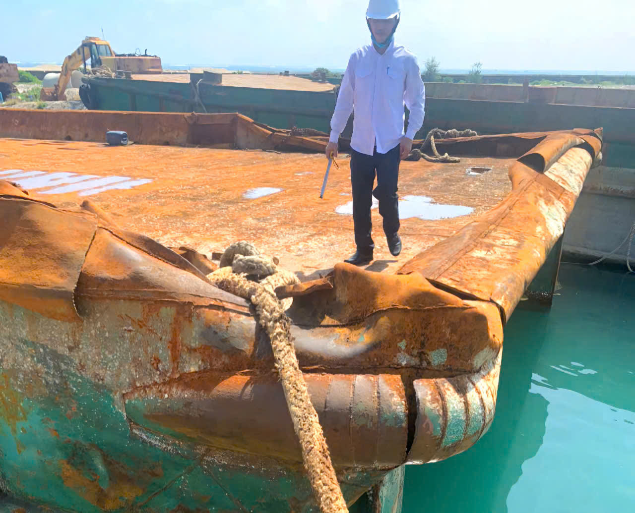 Trục vớt tàu kéo bị chìm ở Lý Sơn sau 1 năm gặp tai nạn- Ảnh 9.