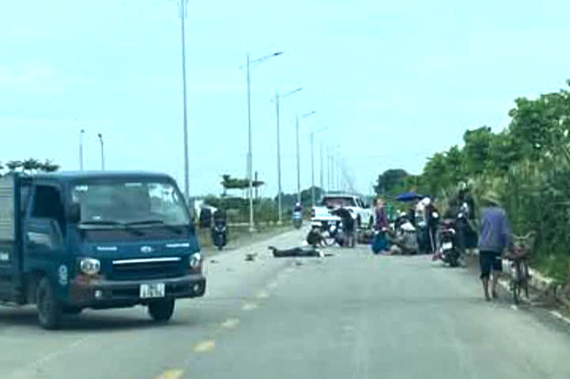 Hiện trường vụ tai nạn thương tâm khiến nữ sinh viên trường y tử vong tại chỗ. Hiện trường vụ tai nạn thương tâm khiến nữ sinh viên trường y tử vong tại chỗ.
