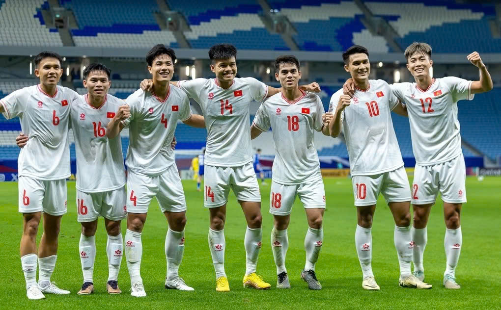 HLV Kim Sang-sik gọi 2 sao Việt kiều dự giải U23 Đông Nam Á 2025- Ảnh 2. HLV Kim Sang-sik gọi 2 sao Việt kiều dự giải U23 Đông Nam Á 2025- Ảnh 2.