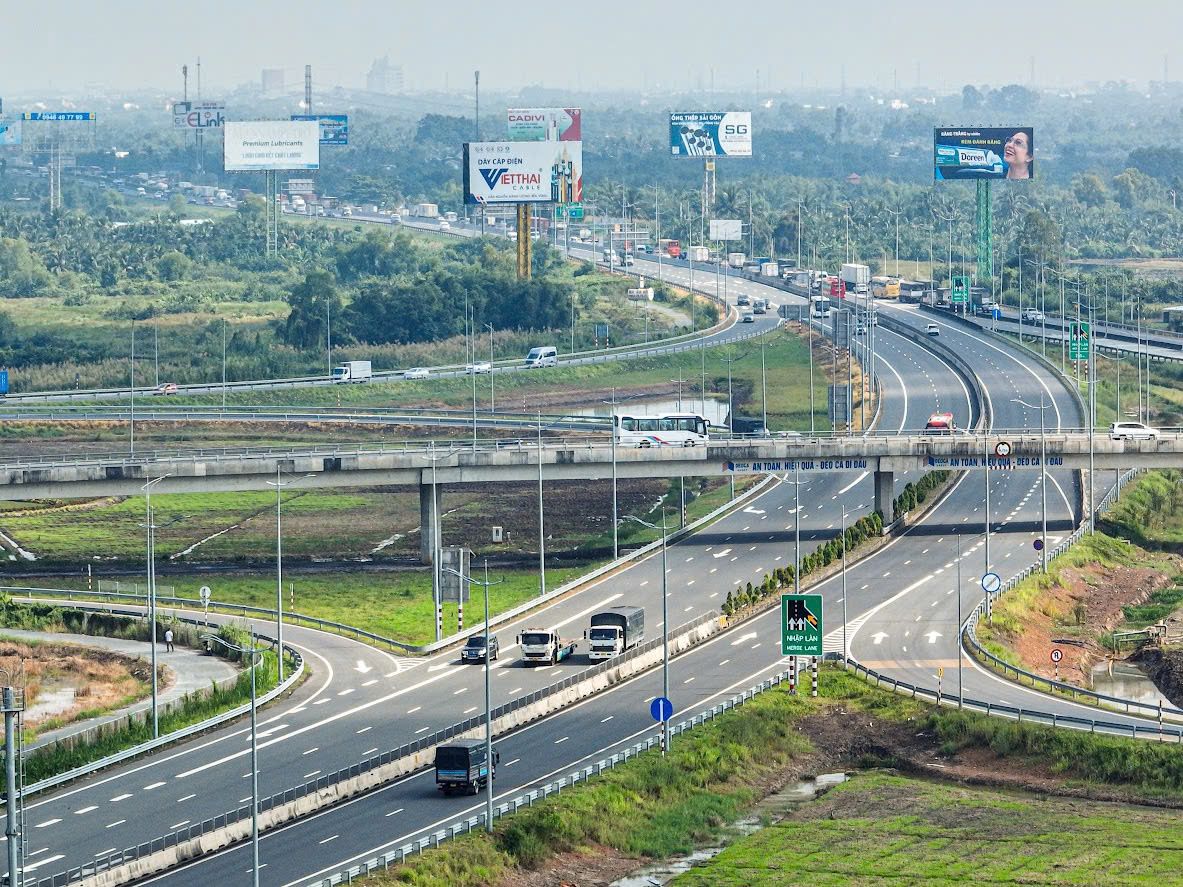 Bộ Xây dựng báo cáo phương án đầu tư mở rộng cao tốc Bắc - Nam theo phương thức PPP- Ảnh 1. Bộ Xây dựng báo cáo phương án đầu tư mở rộng cao tốc Bắc - Nam theo phương thức PPP- Ảnh 1.