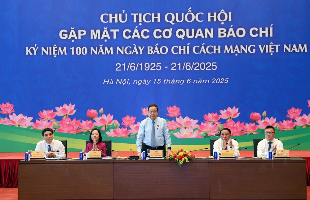 Báo chí Cách mạng Việt Nam: “Mạch nguồn tri thức - Kết nối niềm tin"- Ảnh 4. Báo chí Cách mạng Việt Nam: “Mạch nguồn tri thức - Kết nối niềm tin"- Ảnh 4.