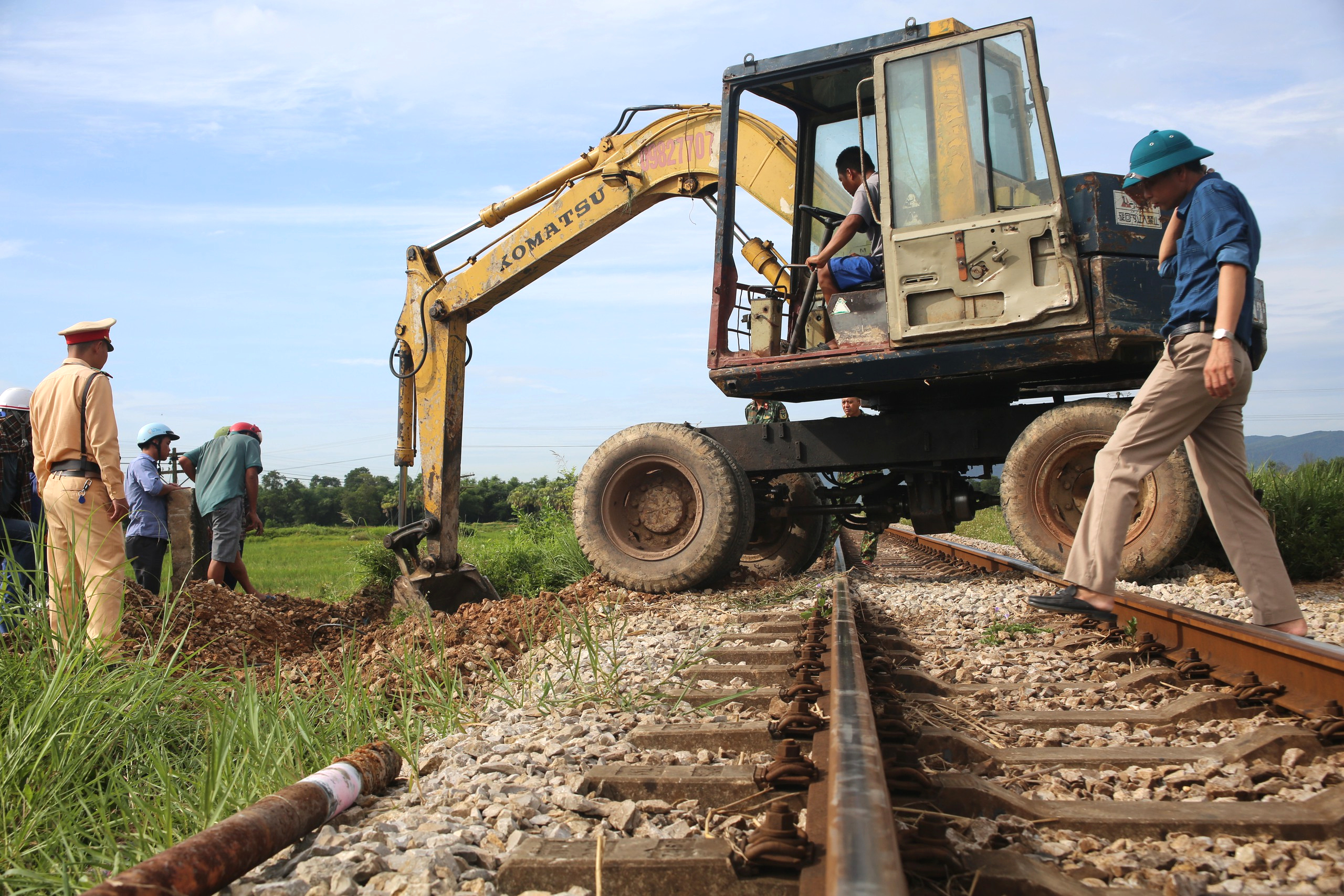 Thanh Hóa xoá bỏ nhiều lối đi tự mở qua đường sắt- Ảnh 1. Thanh Hóa xoá bỏ nhiều lối đi tự mở qua đường sắt- Ảnh 1.