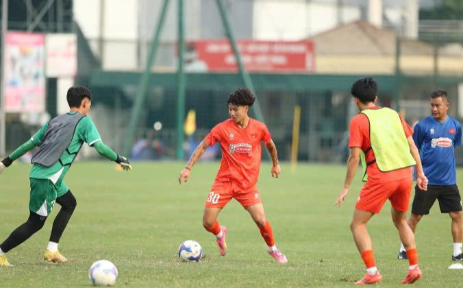 HLV Kim Sang-sik gọi 2 sao Việt kiều dự giải U23 Đông Nam Á 2025- Ảnh 1. HLV Kim Sang-sik gọi 2 sao Việt kiều dự giải U23 Đông Nam Á 2025- Ảnh 1.