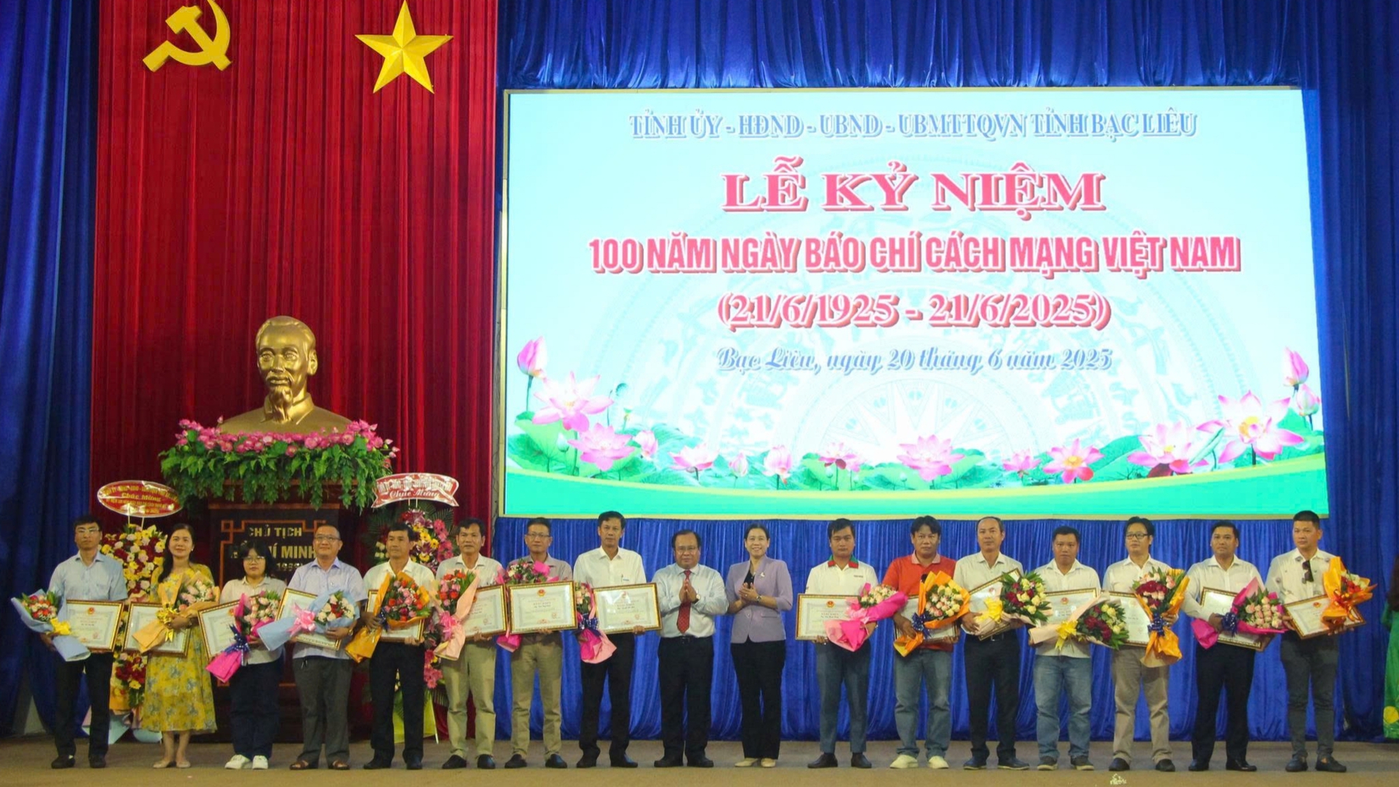 Chủ tịch UBND tỉnh Bạc Liêu: Báo chí góp phần rất quan trọng cho sự phát triển của tỉnh- Ảnh 2. Chủ tịch UBND tỉnh Bạc Liêu: Báo chí góp phần rất quan trọng cho sự phát triển của tỉnh- Ảnh 2.
