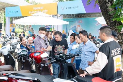 Cơ hội đổi xăng lấy điện dễ chưa từng có cho người dân Hà Nội cùng VinFast- Ảnh 1. Cơ hội đổi xăng lấy điện dễ chưa từng có cho người dân Hà Nội cùng VinFast- Ảnh 1.