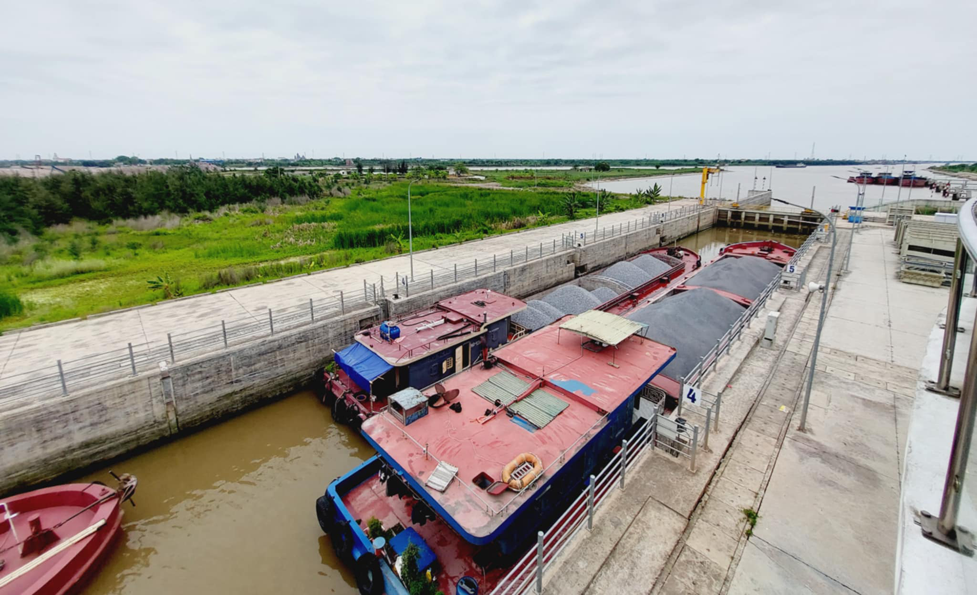 "Miniature Panama Canal" in the middle of the Northern Delta- Photo 1.