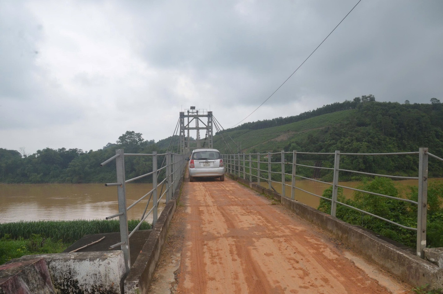 Nghệ An: Cầu treo Đò Rồng xuống cấp sau hơn 10 năm sử dụng- Ảnh 1. Nghệ An: Cầu treo Đò Rồng xuống cấp sau hơn 10 năm sử dụng- Ảnh 1.