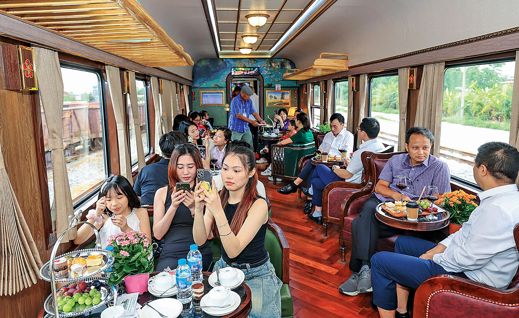 Mỗi chuyến tàu, một hành trình văn hóa- Ảnh 1. Mỗi chuyến tàu, một hành trình văn hóa- Ảnh 1.