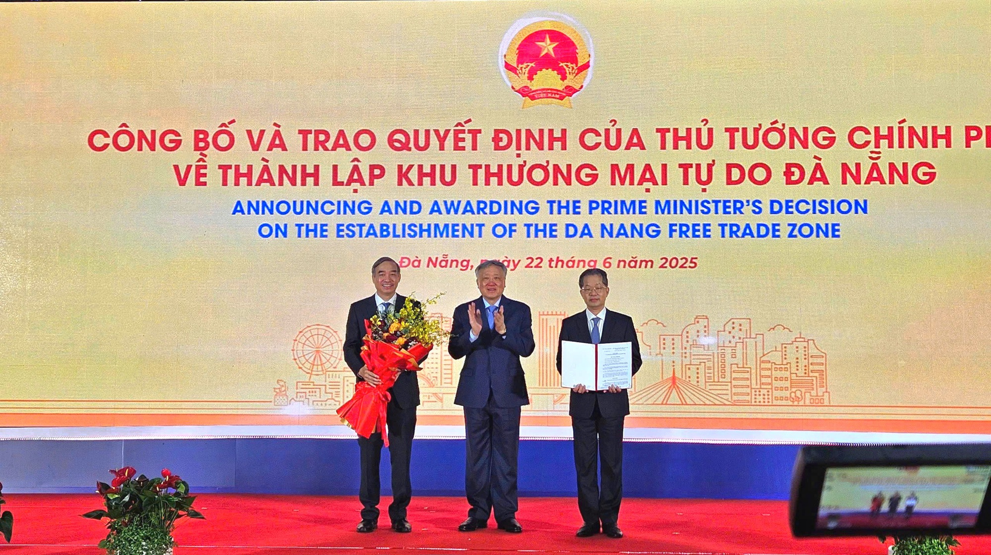 Công bố quyết định thành lập khu Thương mại tự do Đà Nẵng- Ảnh 1. Công bố quyết định thành lập khu Thương mại tự do Đà Nẵng- Ảnh 1.