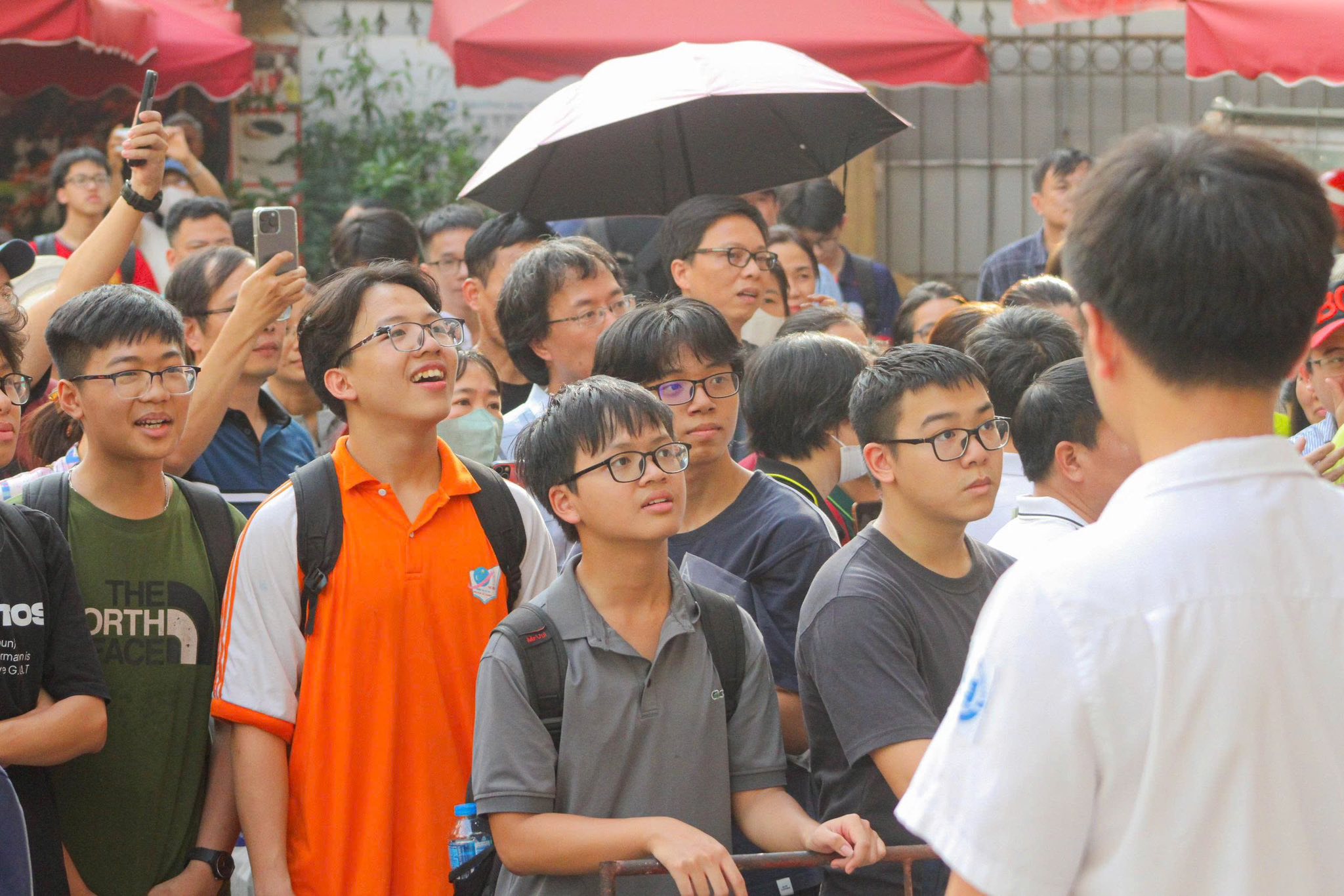Đã có điểm thi vào lớp 10 Trường THPT Chuyên ĐH Sư phạm năm 2025- Ảnh 1. Đã có điểm thi vào lớp 10 Trường THPT Chuyên ĐH Sư phạm năm 2025- Ảnh 1.