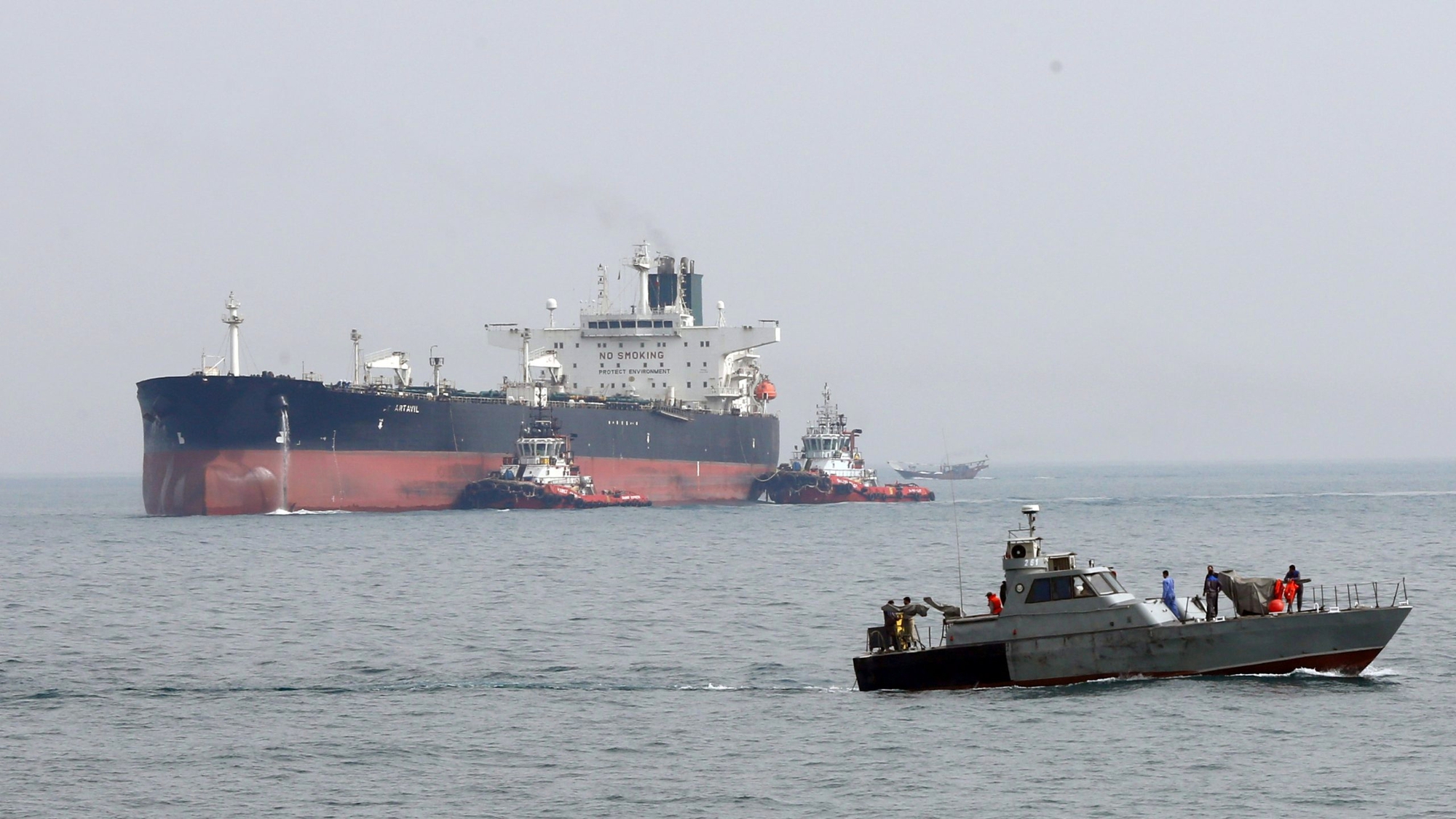 Mỹ kêu gọi Trung Quốc thuyết phục Iran không đóng eo biển Hormuz- Ảnh 1. Mỹ kêu gọi Trung Quốc thuyết phục Iran không đóng eo biển Hormuz- Ảnh 1.