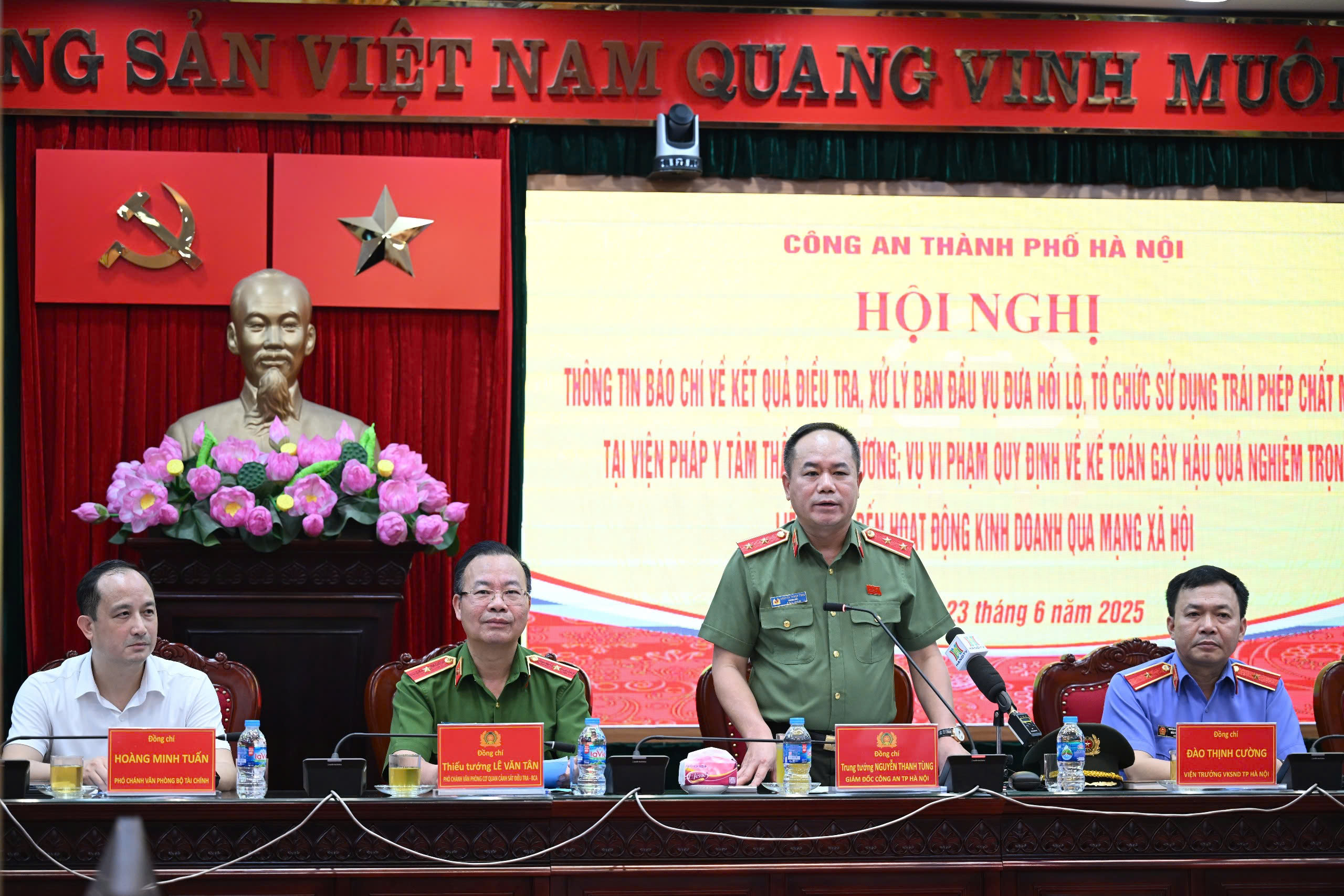 Khởi tố viện trưởng và 35 lãnh đạo, cán bộ Viện Pháp y tâm thần Trung ương- Ảnh 1. Khởi tố viện trưởng và 35 lãnh đạo, cán bộ Viện Pháp y tâm thần Trung ương- Ảnh 1.