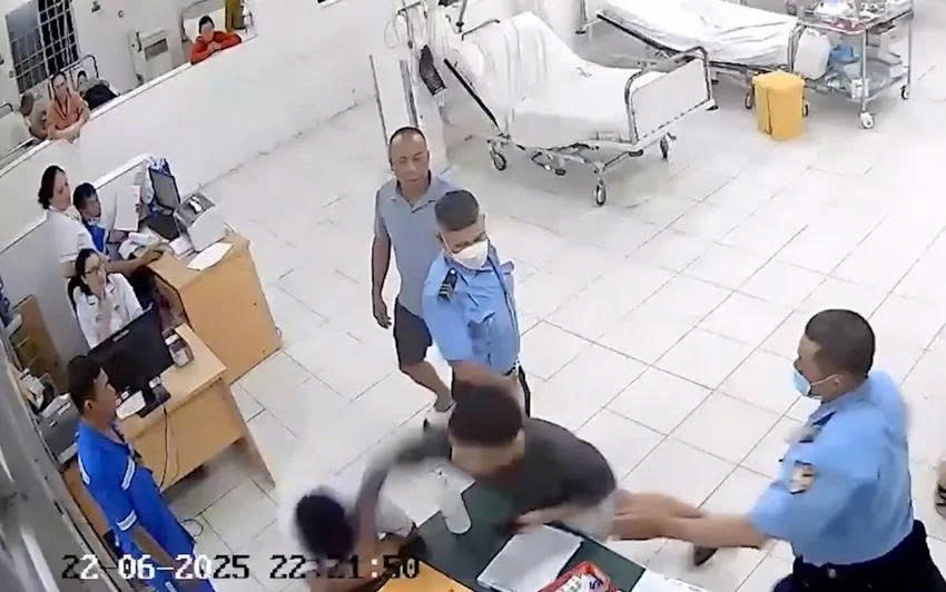 Tạm giữ thanh niên đấm vào mặt nhân viên y tế tại bệnh viện- Ảnh 1. Tạm giữ thanh niên đấm vào mặt nhân viên y tế tại bệnh viện- Ảnh 1.