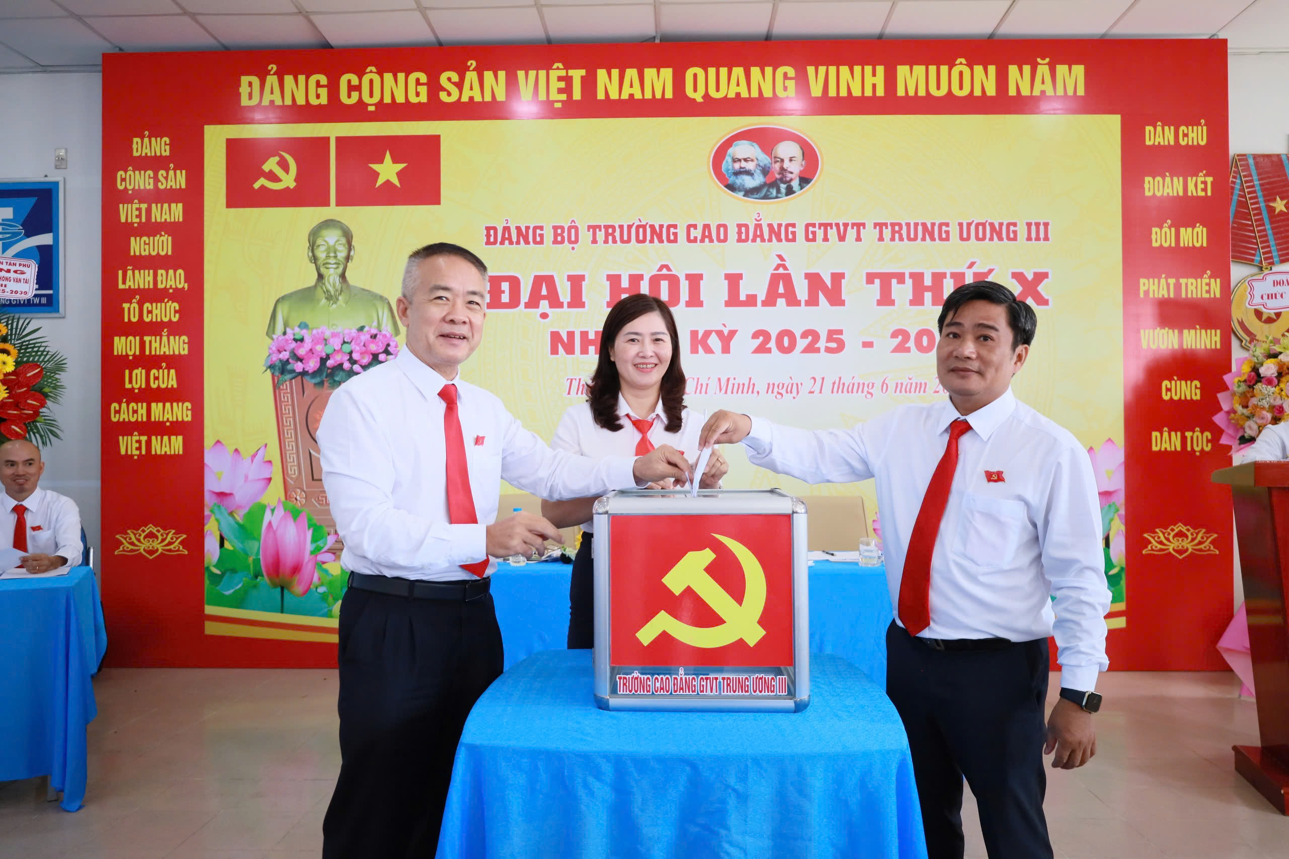 Đại hội Đảng bộ trường Cao đẳng GTVT TƯ III lần thứ X: Đoàn kết - Đổi mới - Phát triển- Ảnh 1.