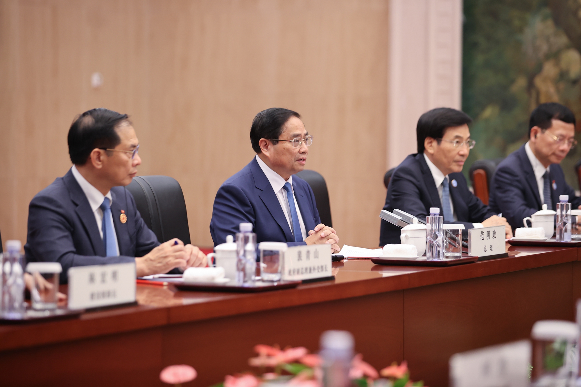 Việt - Trung nhất trí đẩy nhanh nghiên cứu khả thi đường sắt Lào Cai - Hà Nội - Hải Phòng- Ảnh 2. Việt - Trung nhất trí đẩy nhanh nghiên cứu khả thi đường sắt Lào Cai - Hà Nội - Hải Phòng- Ảnh 2.