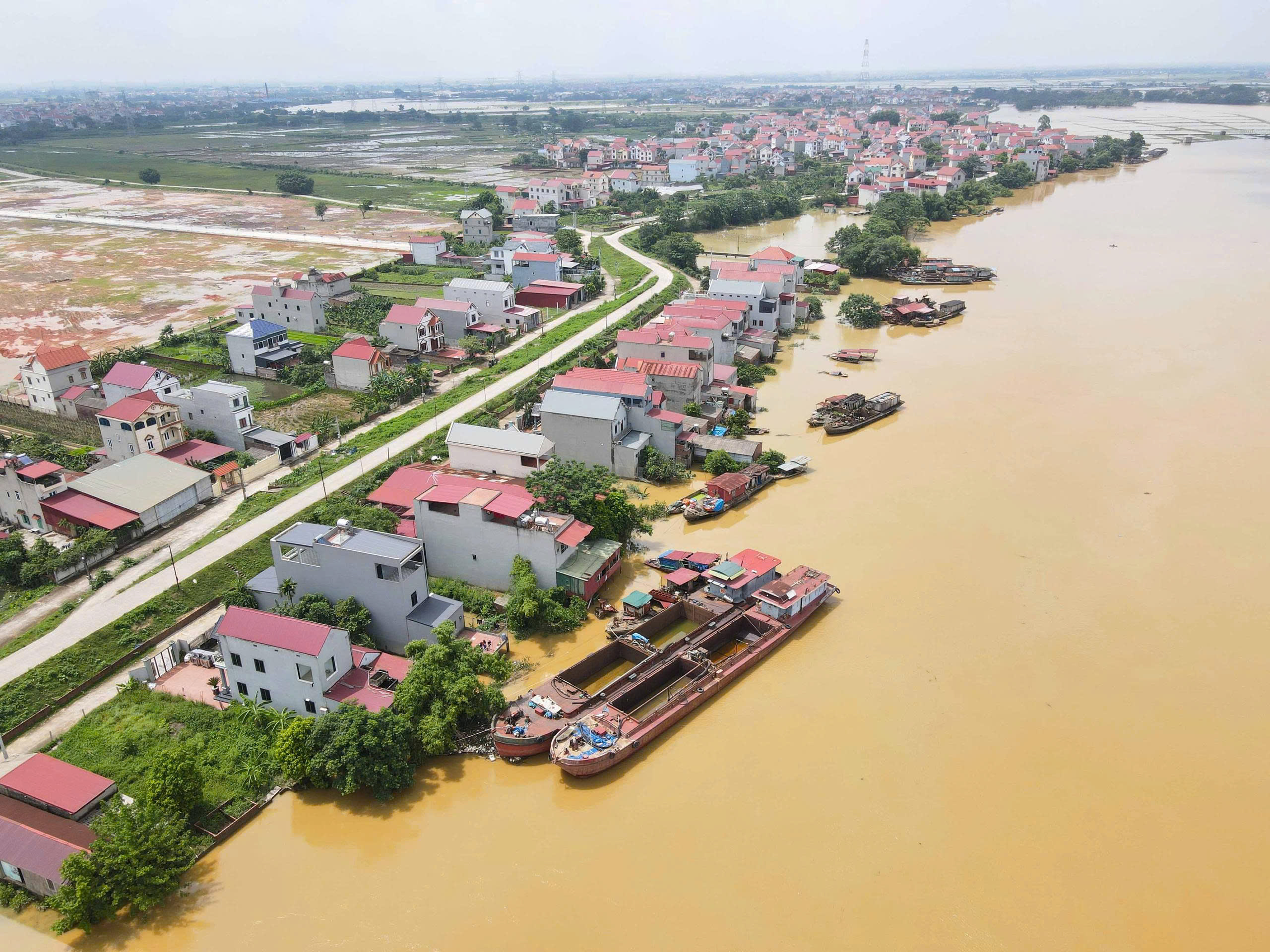 Chủ động ứng phó, Bắc Giang giảm thiểu thiệt hại do mưa lũ- Ảnh 4. Chủ động ứng phó, Bắc Giang giảm thiểu thiệt hại do mưa lũ- Ảnh 4.