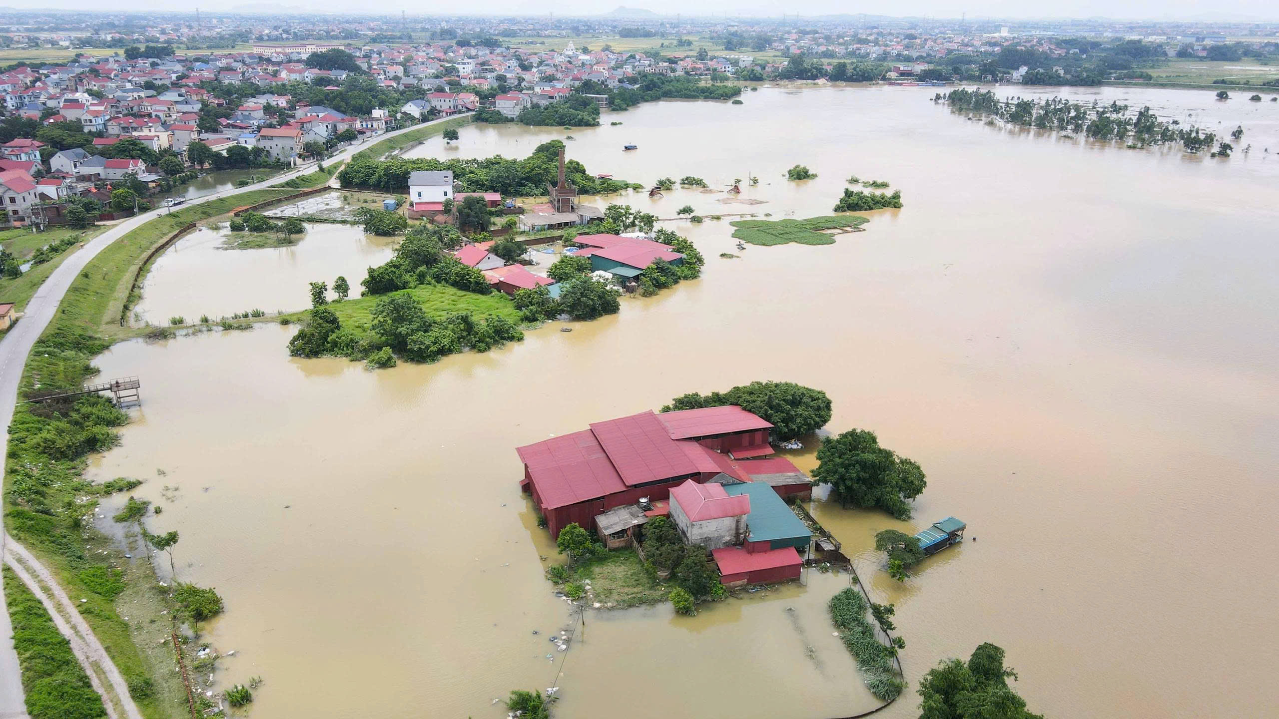 Chủ động ứng phó, Bắc Giang giảm thiểu thiệt hại do mưa lũ- Ảnh 7. Chủ động ứng phó, Bắc Giang giảm thiểu thiệt hại do mưa lũ- Ảnh 7.