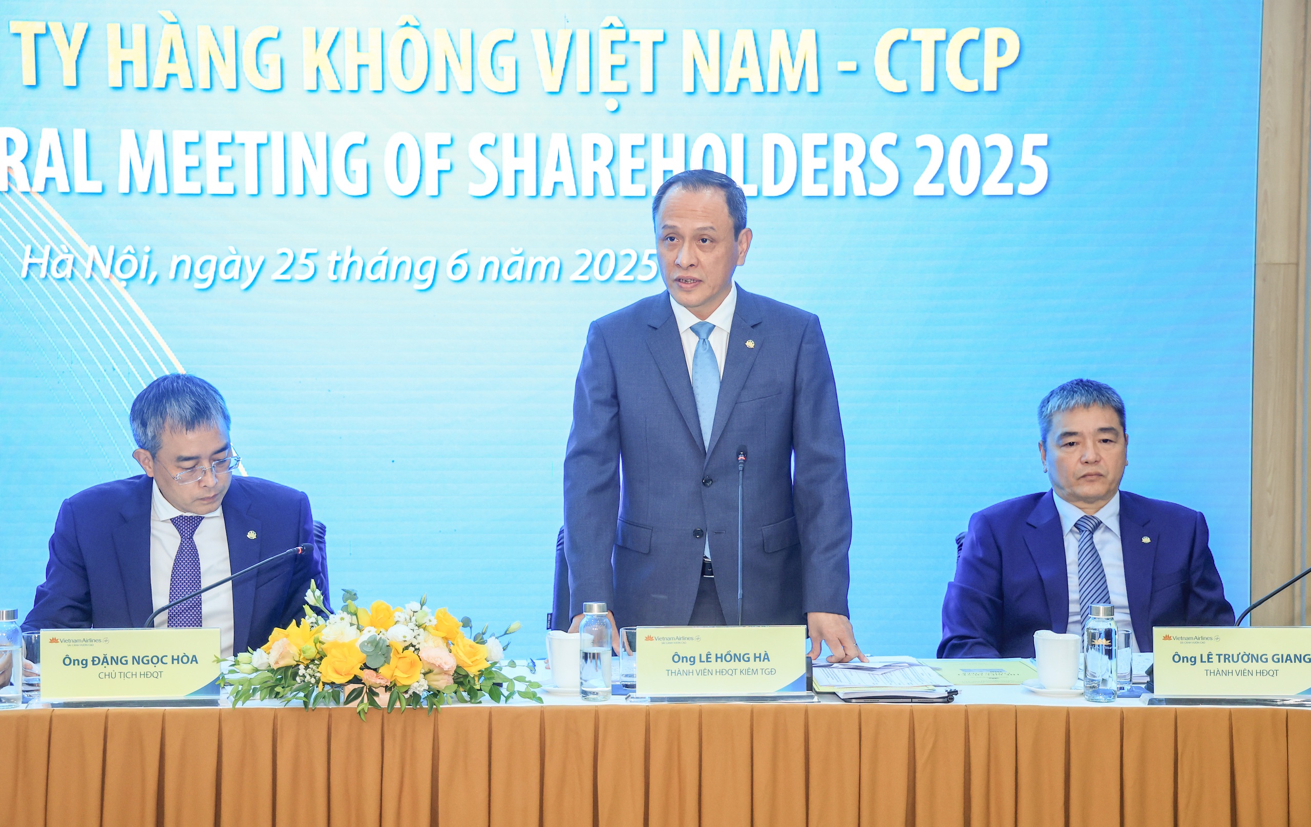 Vietnam Airlines đặt mục tiêu doanh thu khủng năm 2025- Ảnh 2. Vietnam Airlines đặt mục tiêu doanh thu khủng năm 2025- Ảnh 2.