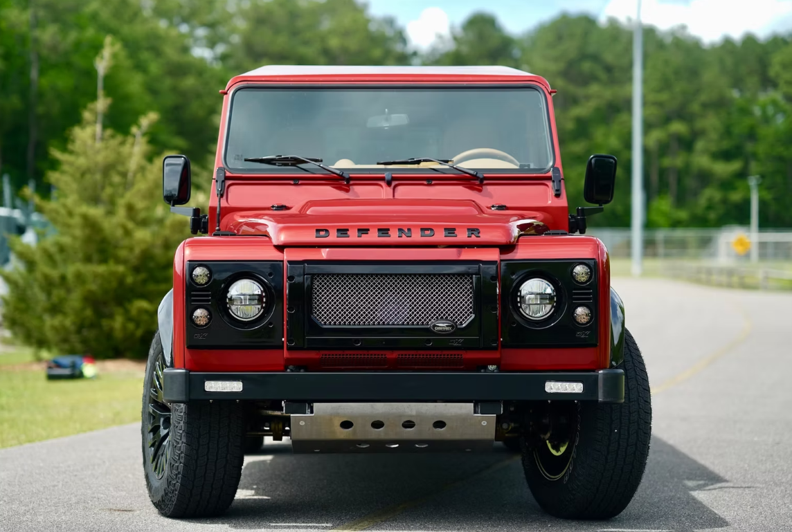 Xế cổ Land Rover Defender 1983 lột xác với bản độ mới- Ảnh 5. Xế cổ Land Rover Defender 1983 lột xác với bản độ mới- Ảnh 5.