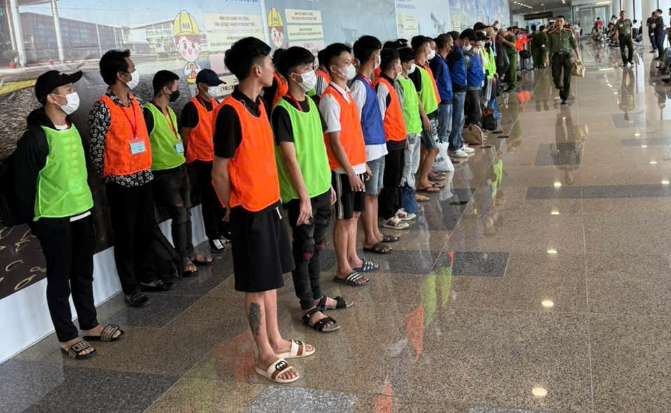Nghệ An: Phá băng nhóm chiếm đoạt hơn 2.000 tỷ đồng qua trò lừa đảo "làm nhiệm vụ"- Ảnh 2.