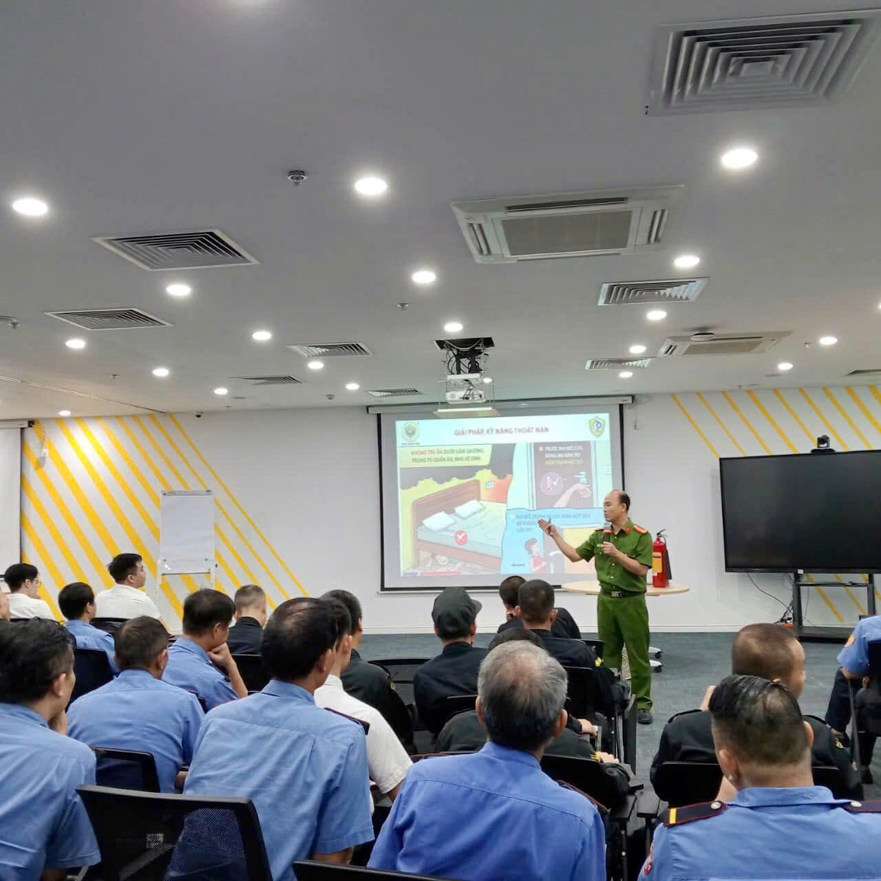 Ban Quản trị và bài toán lựa chọn đơn vị quản lý vận hành tòa nhà chuyên nghiệp- Ảnh 1. Ban Quản trị và bài toán lựa chọn đơn vị quản lý vận hành tòa nhà chuyên nghiệp- Ảnh 1.