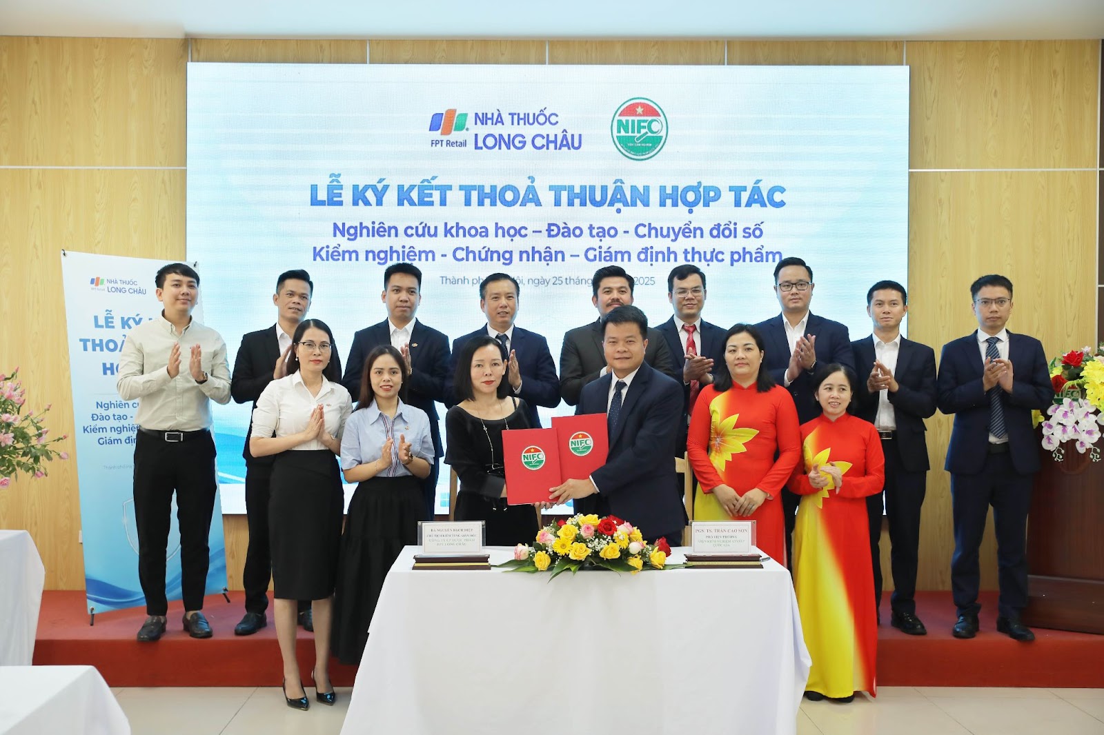 Long Châu chủ động tiên phong “kiểm tra kép vì sức khỏe người dân và khách hàng”- Ảnh 1. https://lh7-rt.googleusercontent.com/docsz/AD_4nXeJuG4UG_wiHr_kfRtWS6fwHyM6CK9ieai0X10ahJ5ZQOI6JEIojHLuicDm_RQcQLnTl6-DT-v4Bvu8WGYADEH8qcKeyFlboQ3iVNMQE66AG3zN008EEWDEvY3QHLVvvdjRMFLA?key=lbIO3ABryd5ijbtwChU3Bw