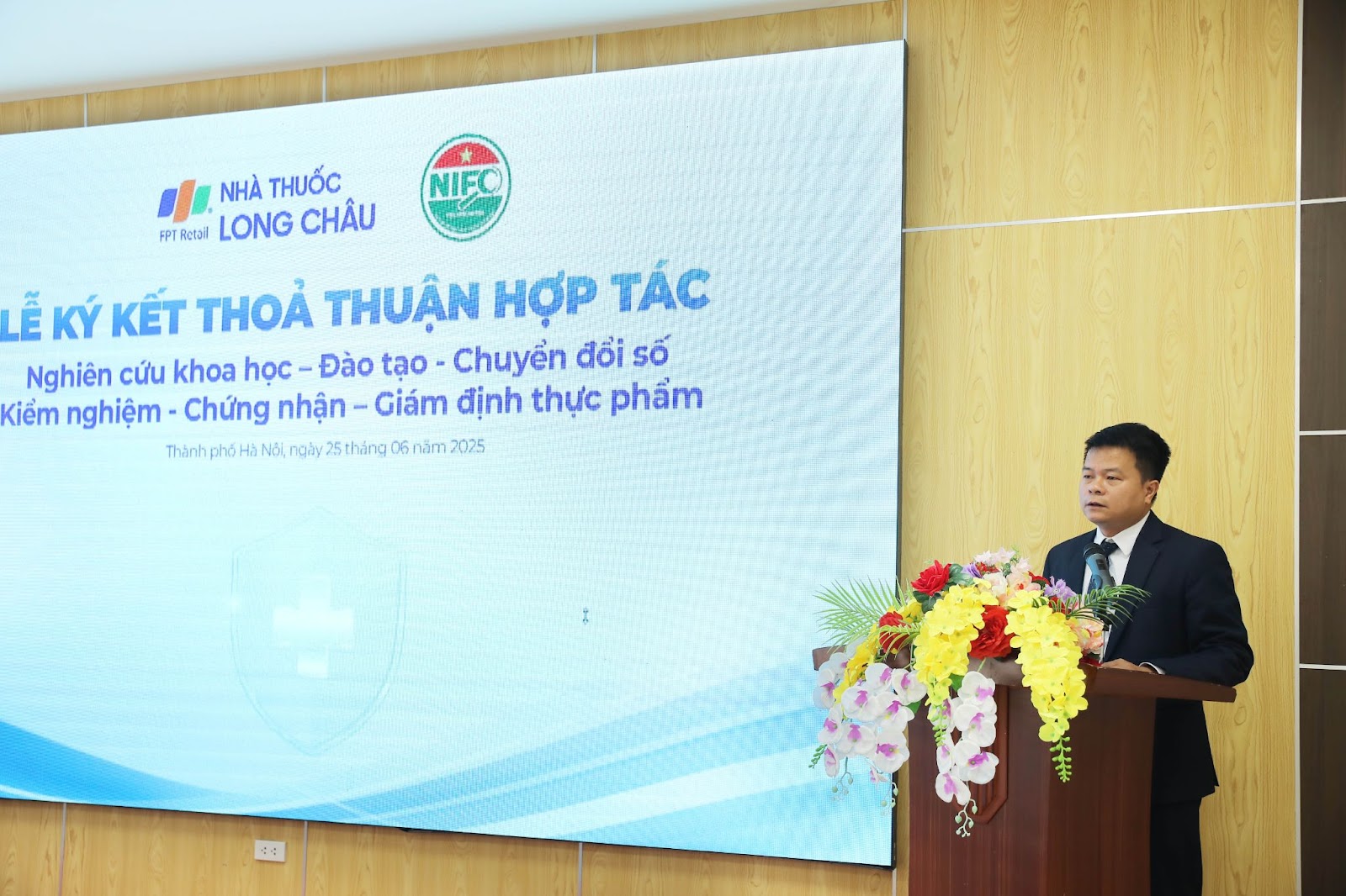 Long Châu chủ động tiên phong “kiểm tra kép vì sức khỏe người dân và khách hàng”- Ảnh 2. https://lh7-rt.googleusercontent.com/docsz/AD_4nXcEWHsrKF1uciCQwhVRDwnoiGybEU3gkYH6fe1eHRXqDBHdHetg6YcVcGbRImrAou1M7tX8JfoWsg9Ut1voQWFLO4nGKEw_JZ-EMJJCiDJ20cZULVzkyi7IBjQC2glNvYeCqm6IAw?key=lbIO3ABryd5ijbtwChU3Bw