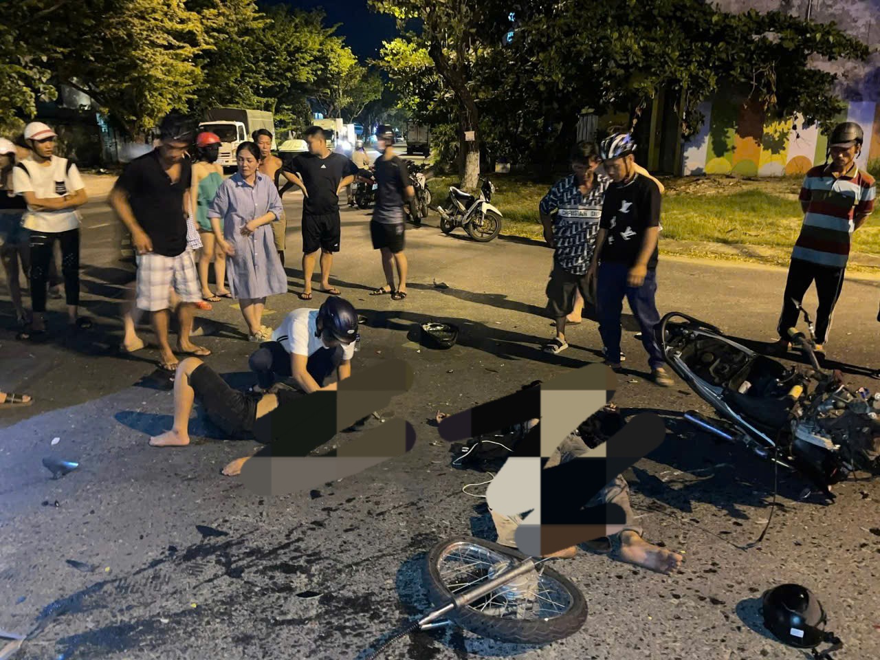Thầy cô, phụ huynh góp tiền hỗ trợ học sinh bị tai nạn giao thông, gia cảnh khó khăn- Ảnh 2. Thầy cô, phụ huynh góp tiền hỗ trợ học sinh bị tai nạn giao thông, gia cảnh khó khăn- Ảnh 2.