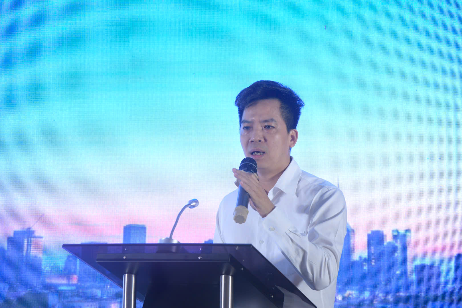 Tiền tiết kiệm của người trẻ "đuổi không kịp" giá nhà- Ảnh 1. Tiền tiết kiệm của người trẻ "đuổi không kịp" giá nhà- Ảnh 1.