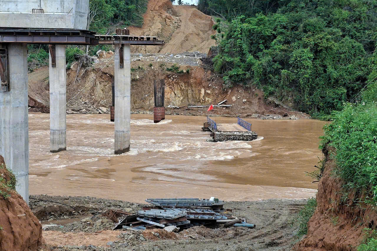 Linh hoạt giải pháp ứng phó mưa lũ, thông tuyến Đồng Đăng - Trà Lĩnh trong năm 2025- Ảnh 2. Linh hoạt giải pháp ứng phó mưa lũ, thông tuyến Đồng Đăng - Trà Lĩnh trong năm 2025- Ảnh 2.