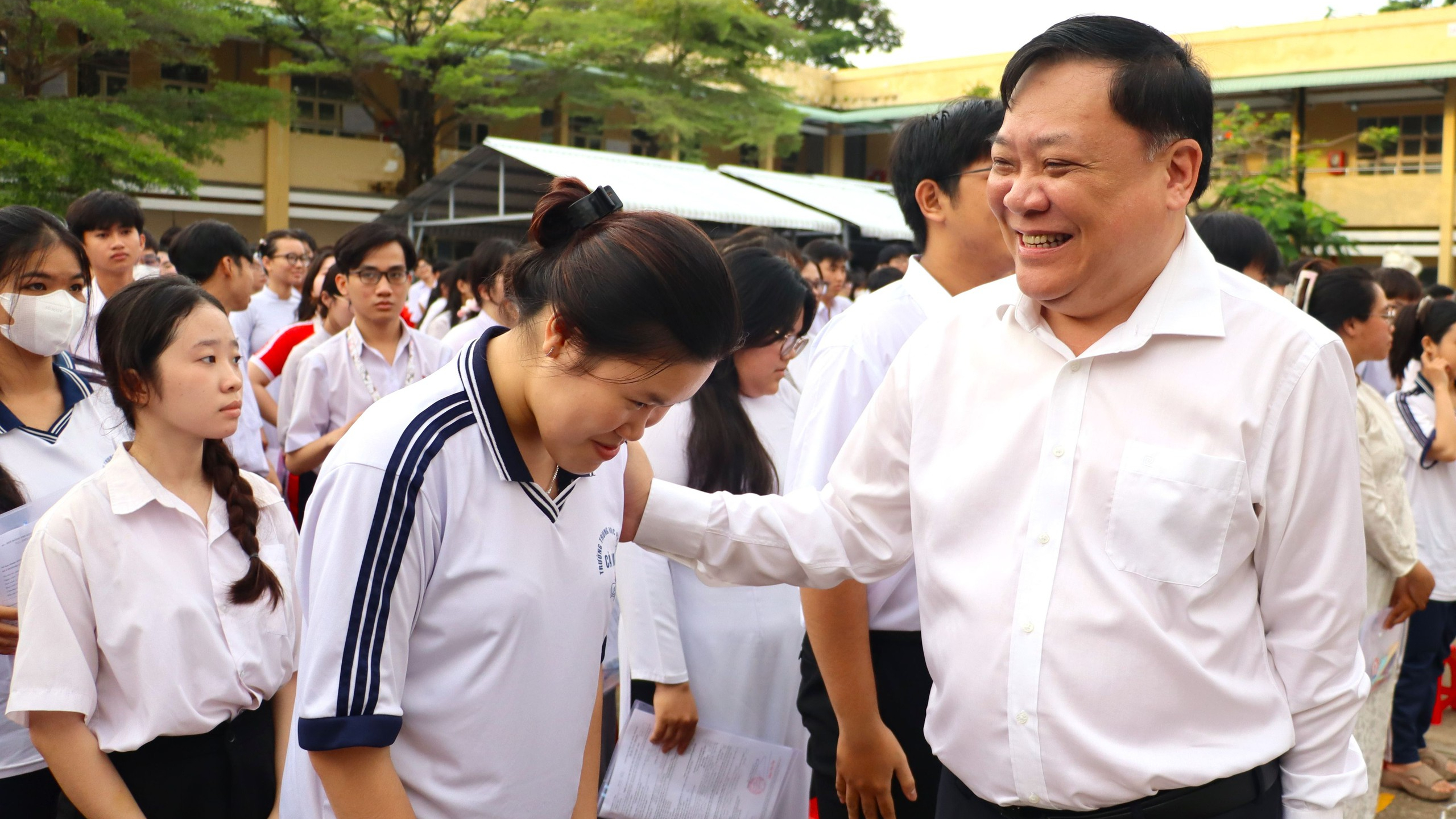 Giao thông thông thoáng, an ninh siết chặt trong ngày đầu kỳ thi tốt nghiệp THPT- Ảnh 6. Giao thông thông thoáng, an ninh siết chặt trong ngày đầu kỳ thi tốt nghiệp THPT- Ảnh 6.