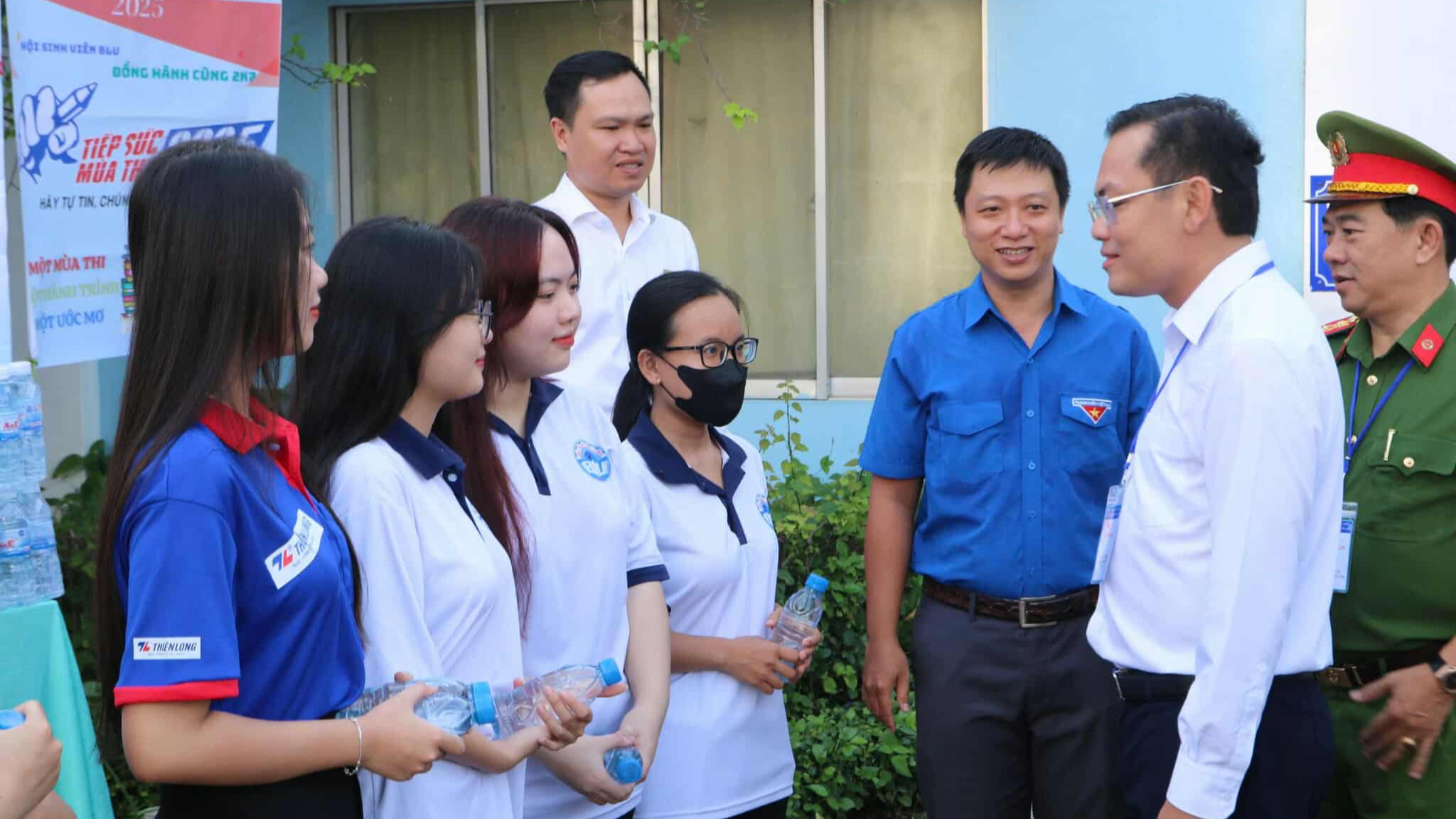 Giao thông thông thoáng, an ninh siết chặt trong ngày đầu kỳ thi tốt nghiệp THPT- Ảnh 5. Giao thông thông thoáng, an ninh siết chặt trong ngày đầu kỳ thi tốt nghiệp THPT- Ảnh 5.