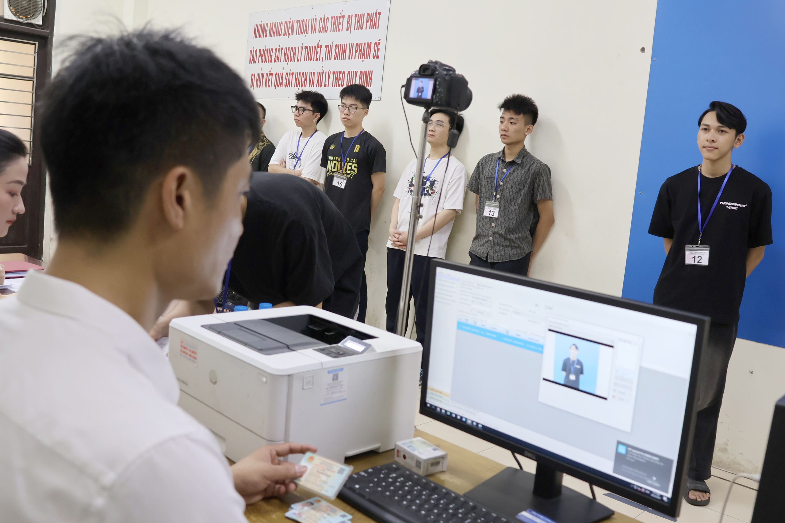 CSGT Hà Nội bắt đầu tổ chức sát hạch bằng lái xe máy- Ảnh 3. CSGT Hà Nội bắt đầu tổ chức sát hạch bằng lái xe máy- Ảnh 3.
